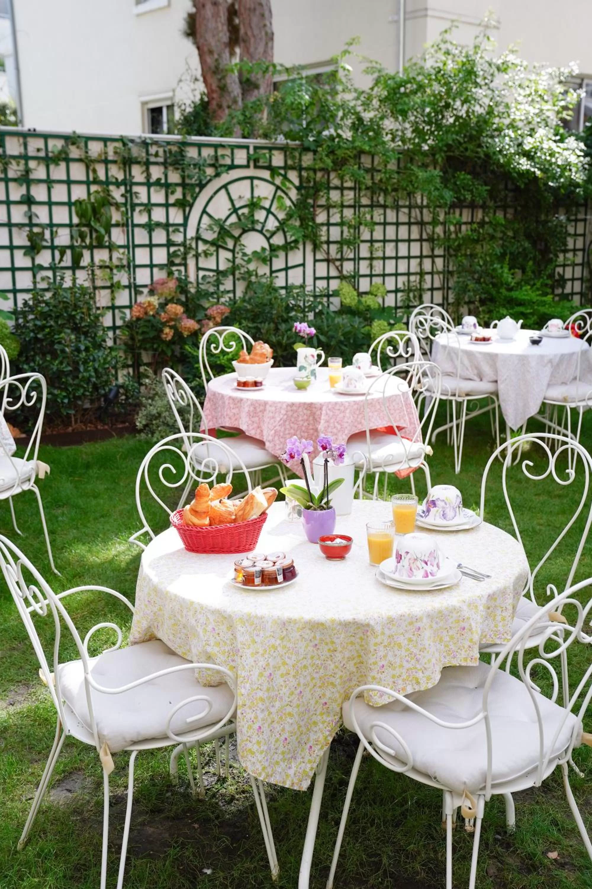 Garden in Villa Escudier Appart-hôtel