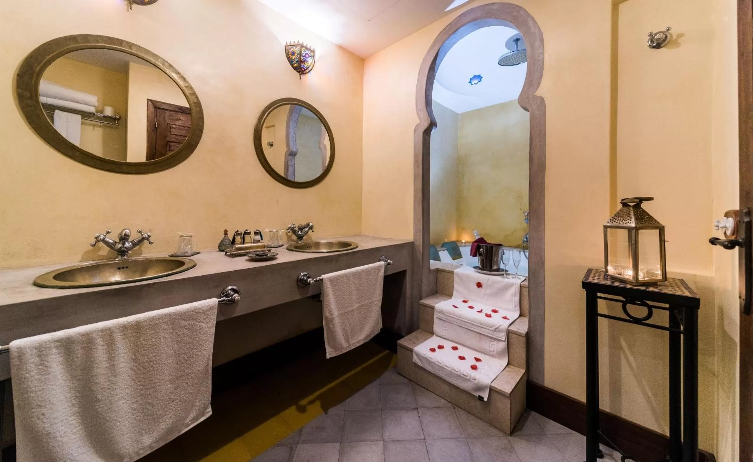 Bathroom in Alcoba del Rey de Sevilla
