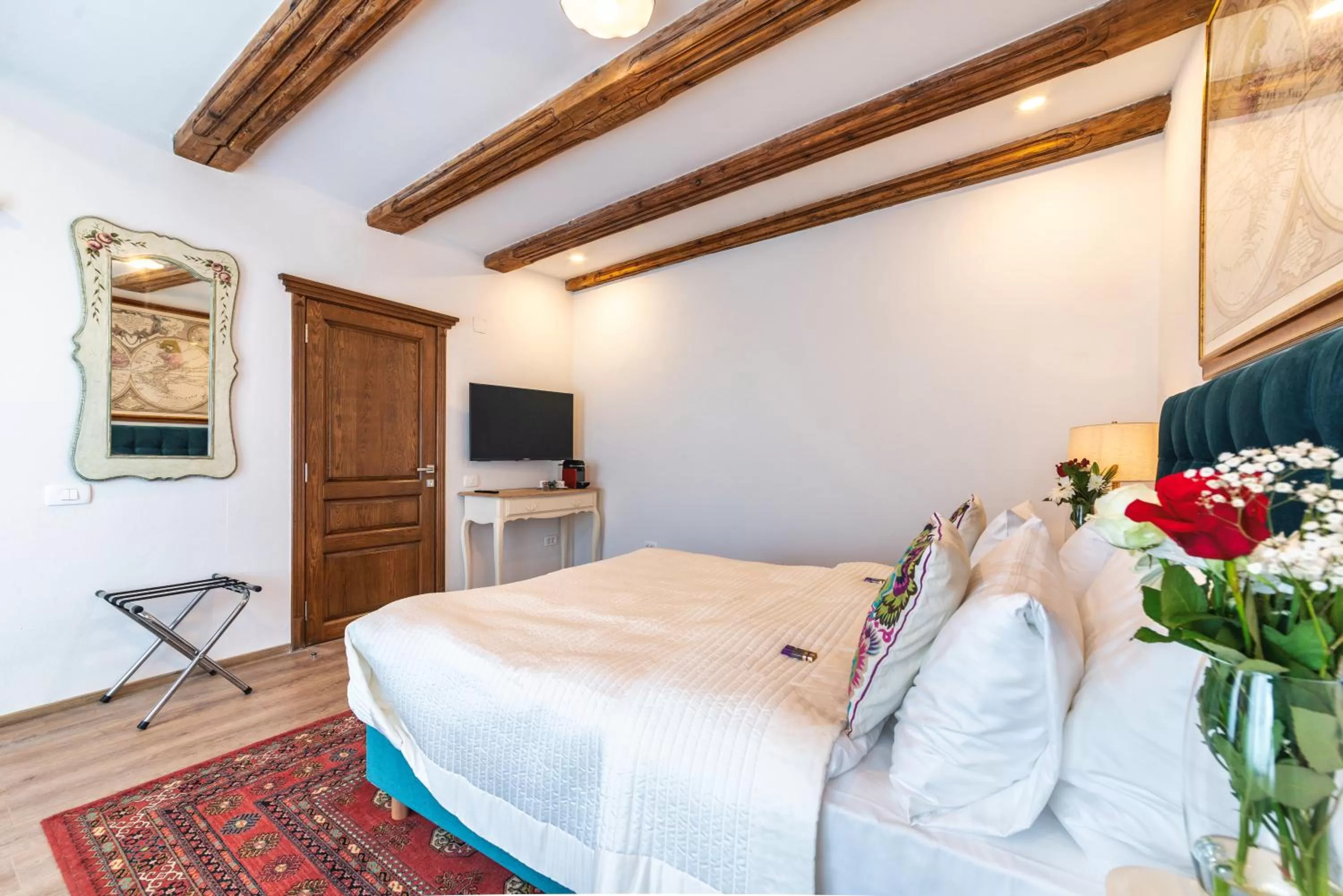 Bed in Nikolas Haus Central Location with Free Parking