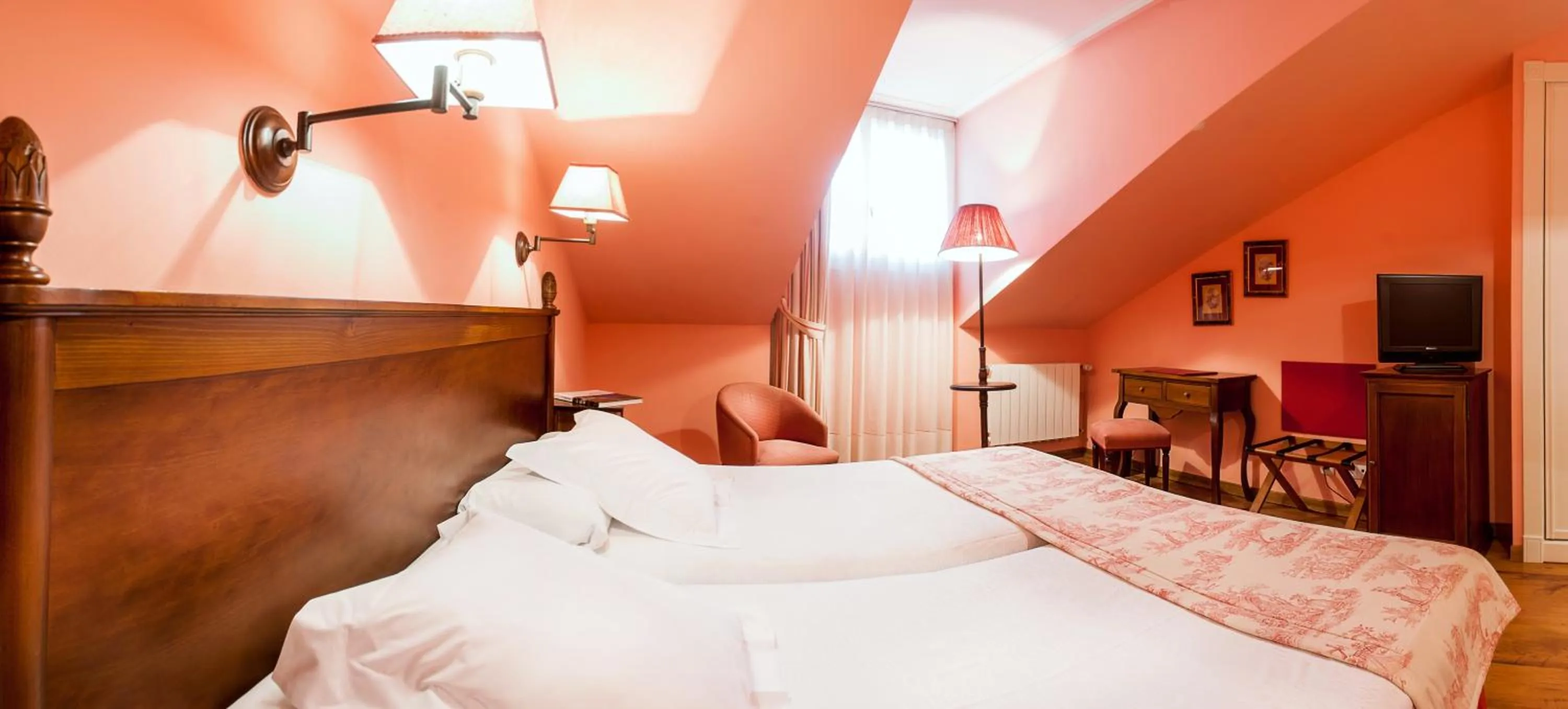 Bed in Silken Spa La Hacienda De Don Juan