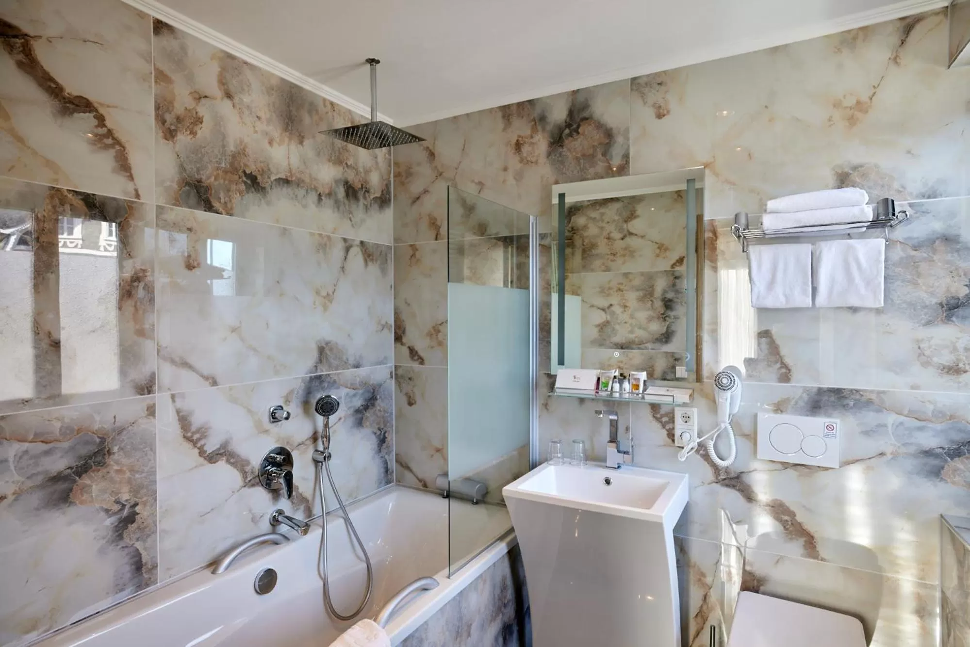 Bathroom in Atlas Posthotel