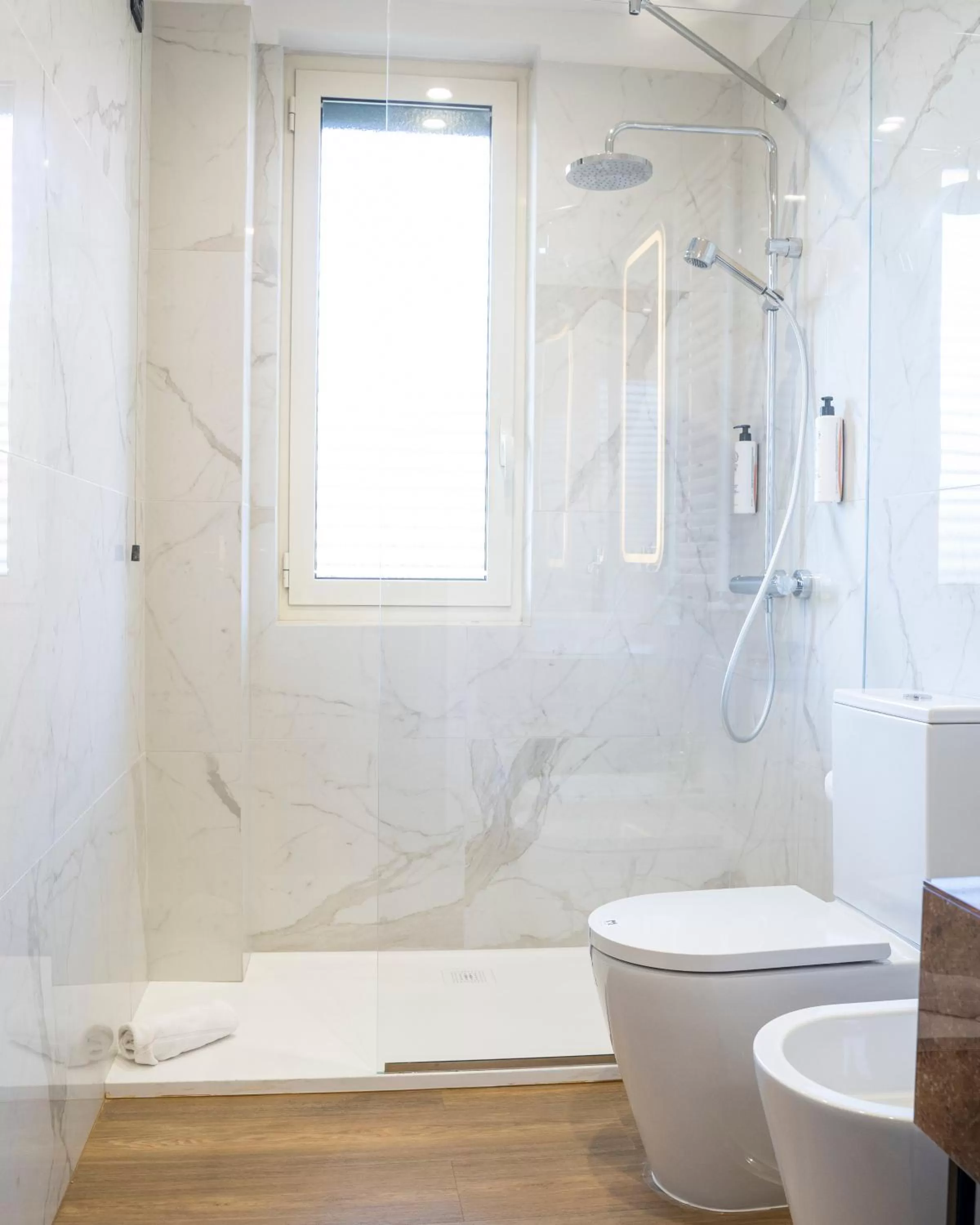 Shower in Hotel Leonessa