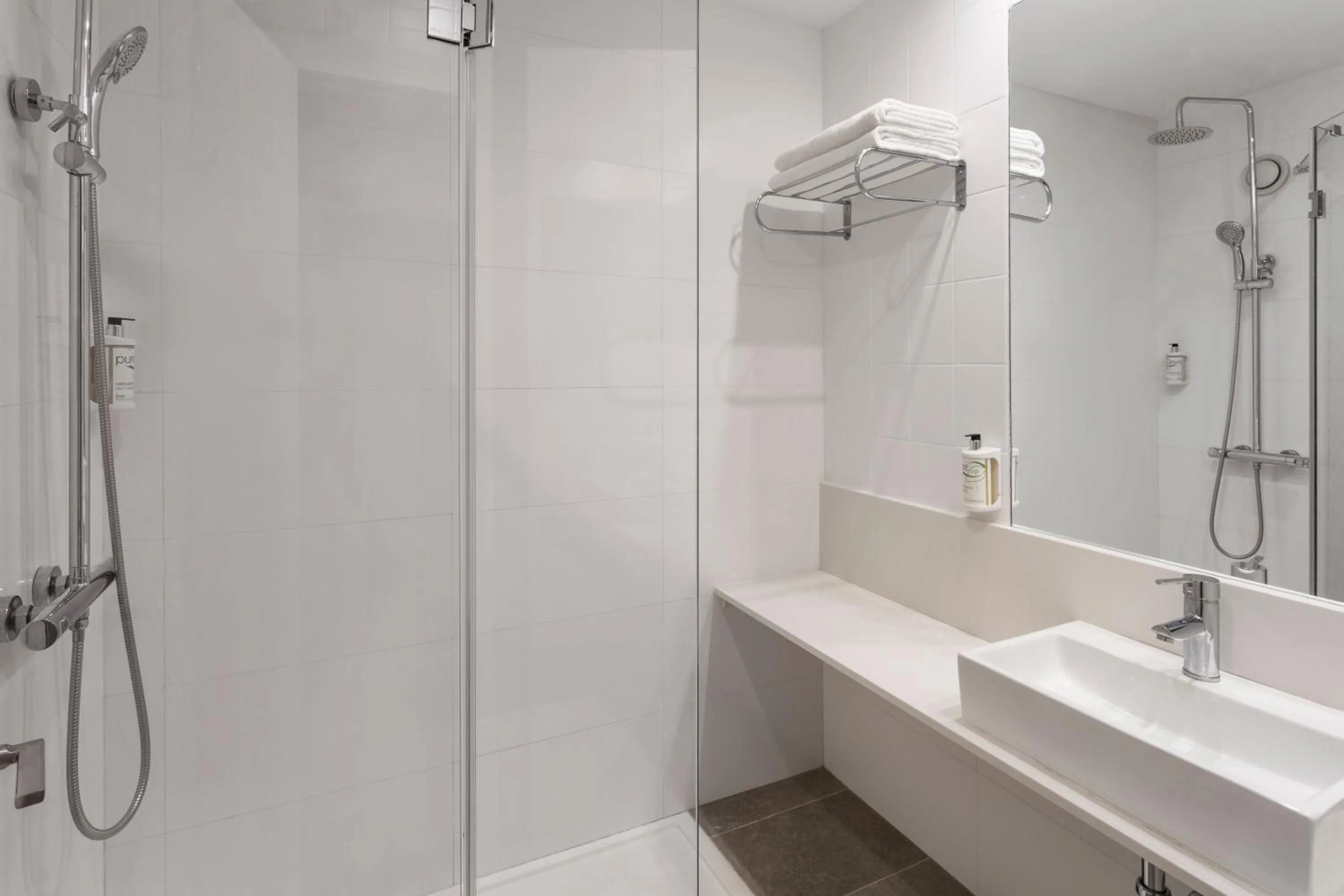 Shower in B&B HOTEL Alicante