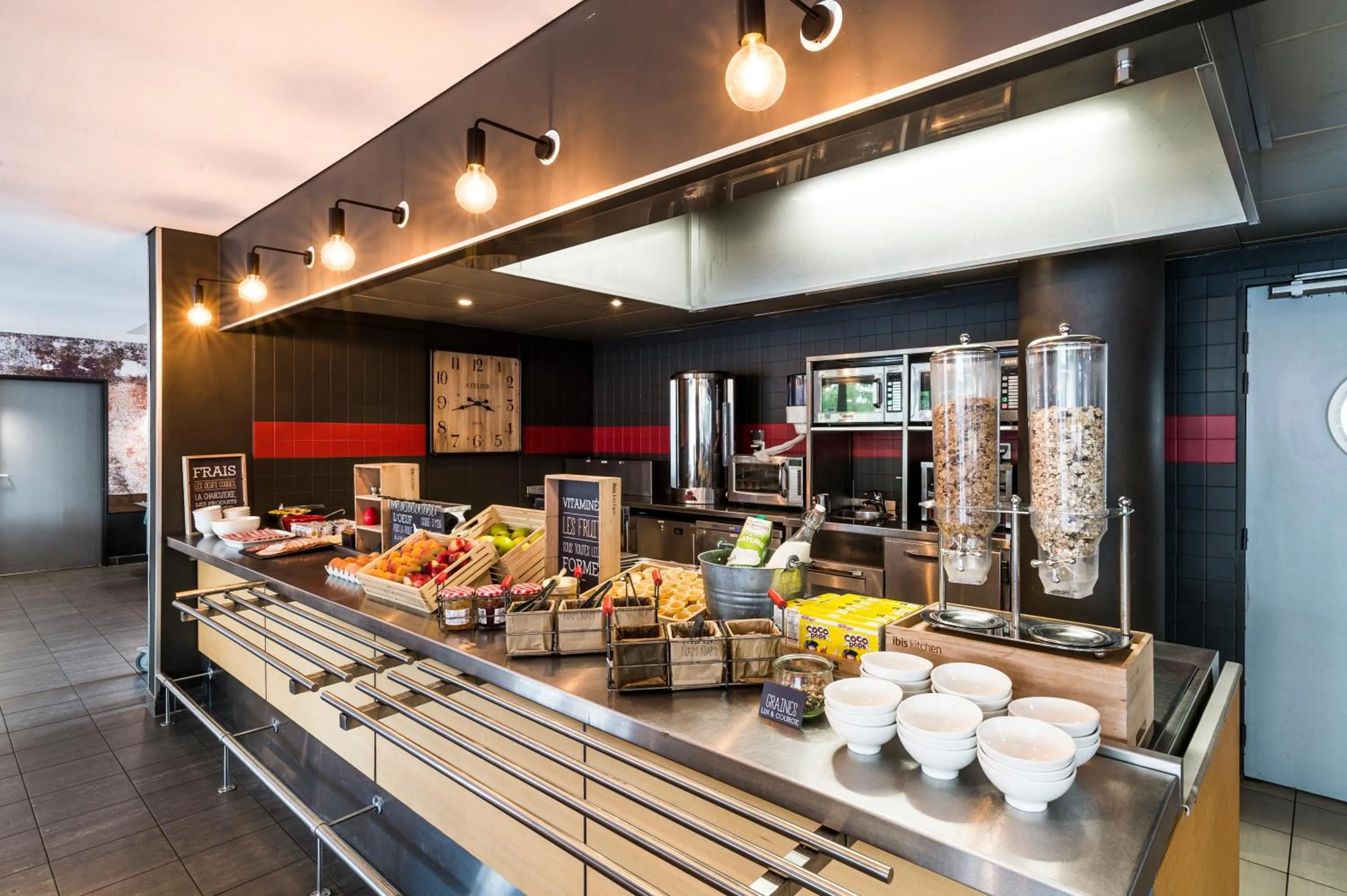 Dining area in ibis Marne La Vallée Val d'Europe