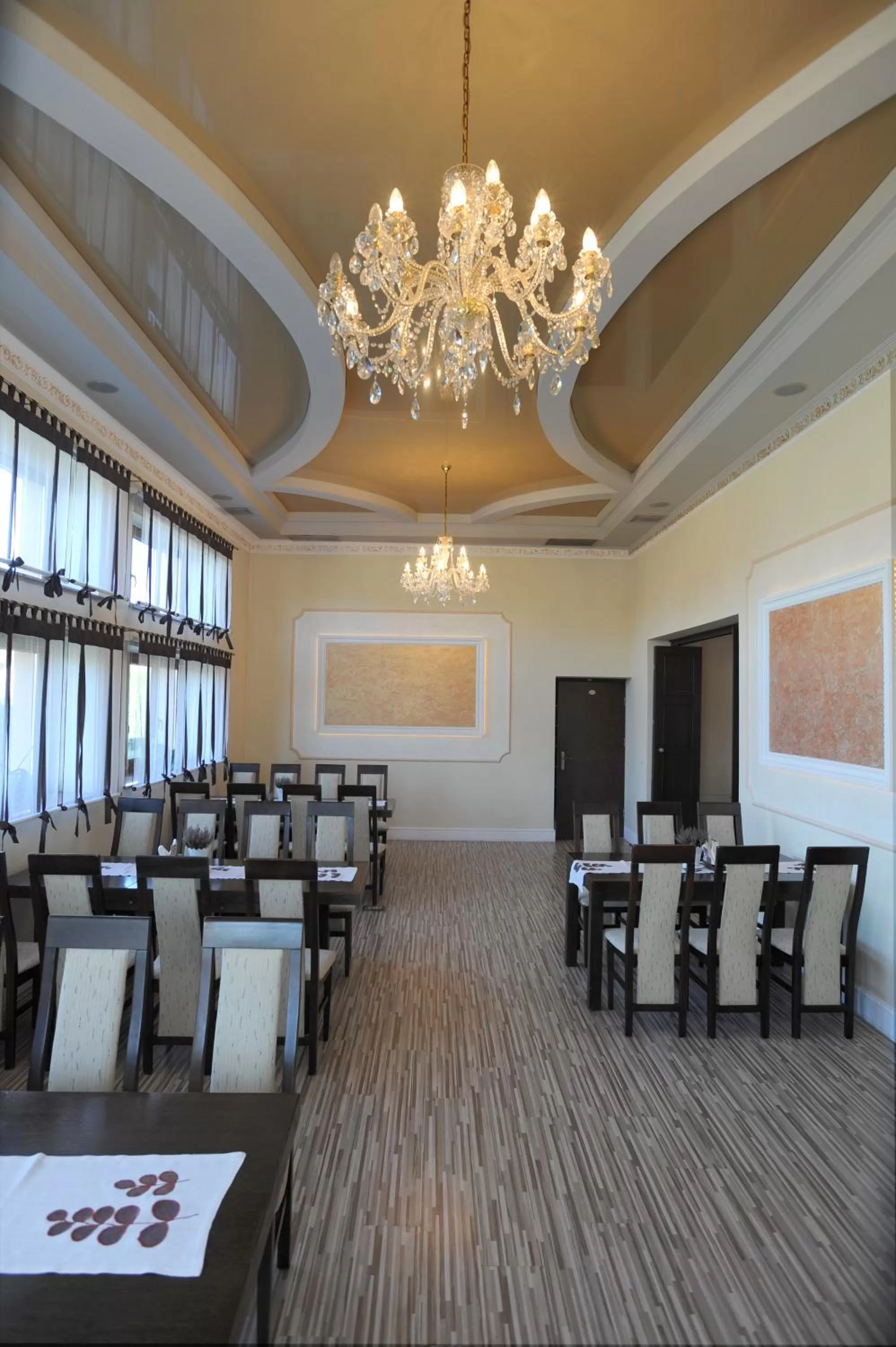 Restaurant/places to eat in Restauracja Hotel Imperial