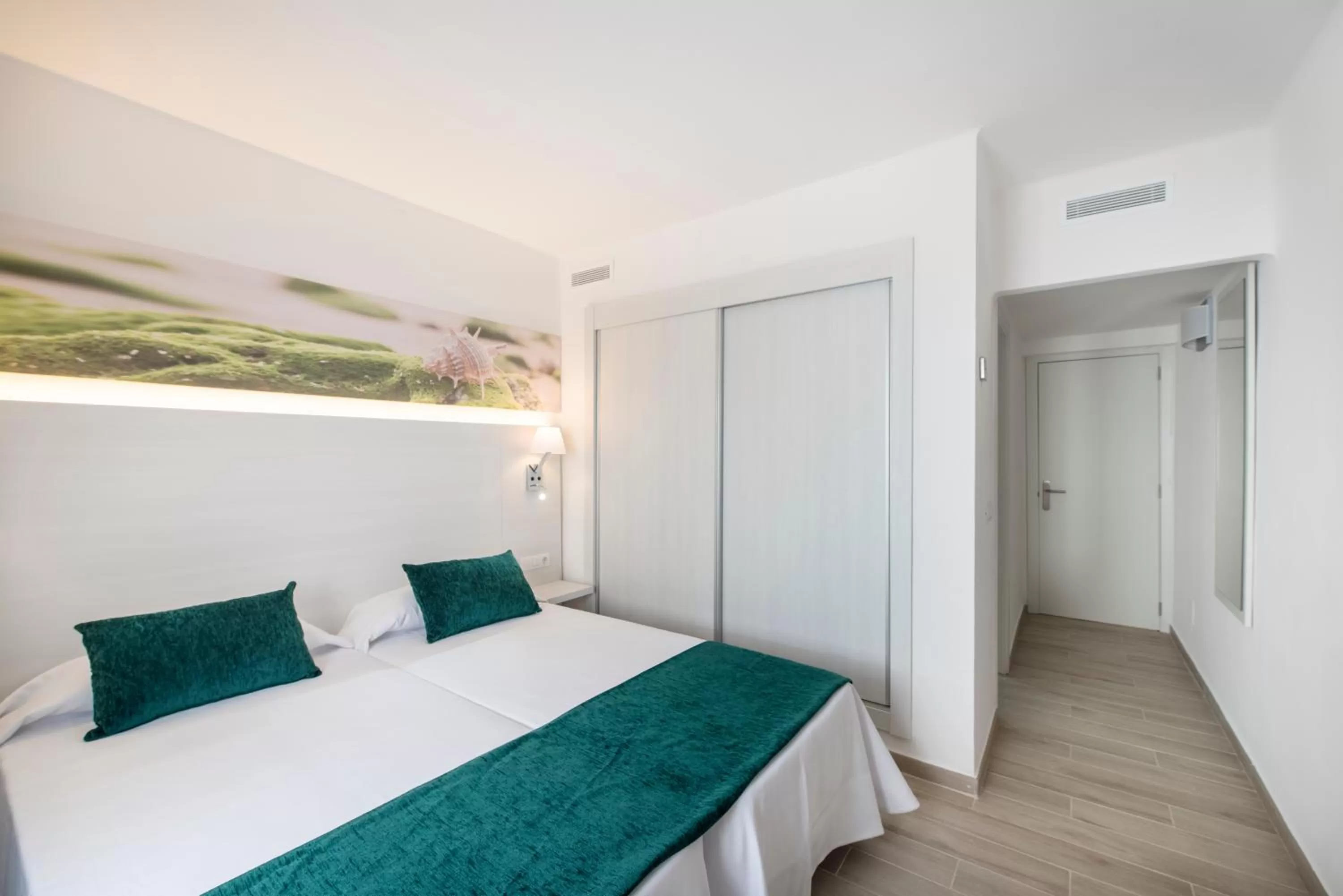 Bedroom, Bed in Hotel THB Flora