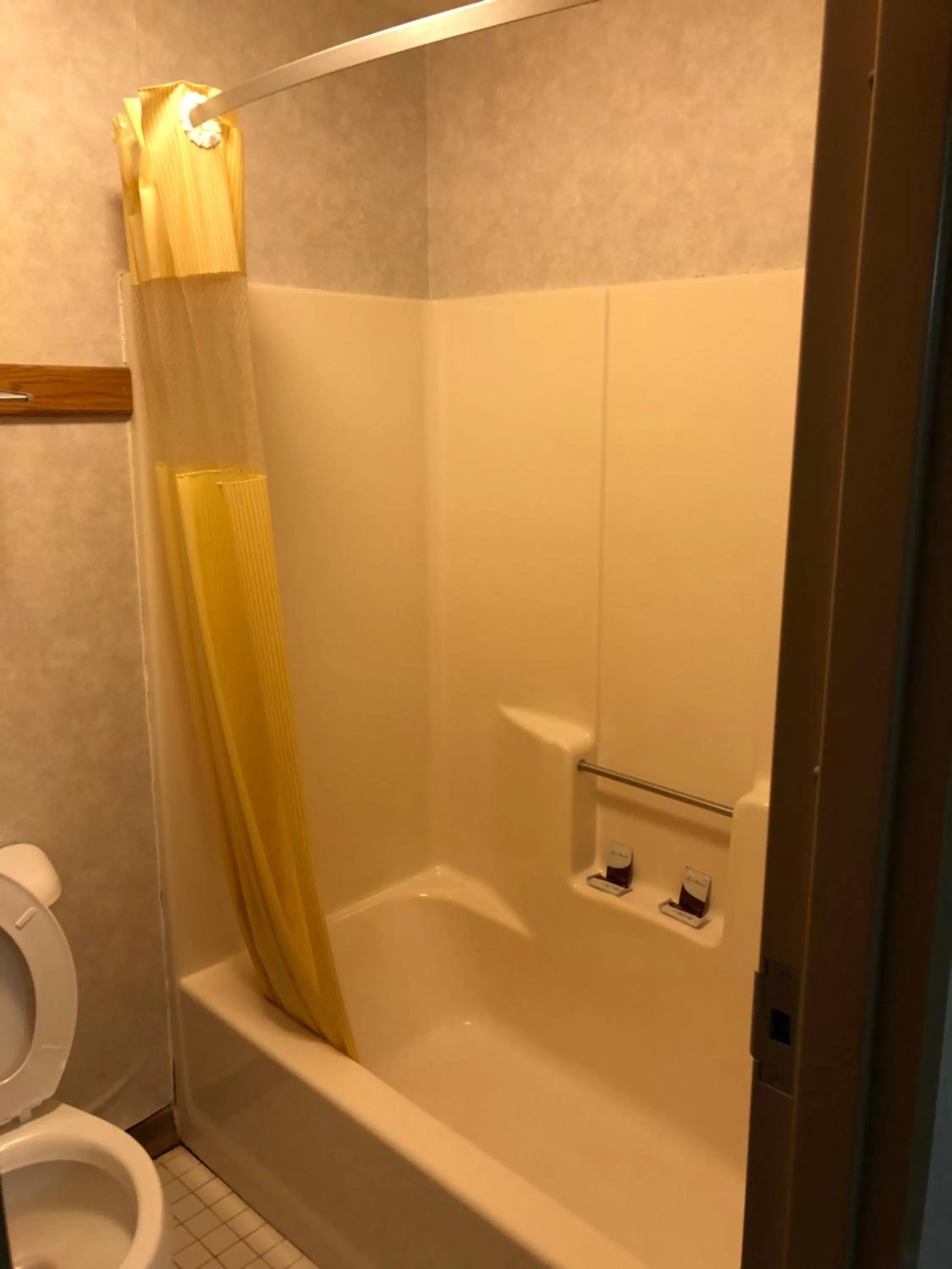 Shower in Denison Inn & Suites