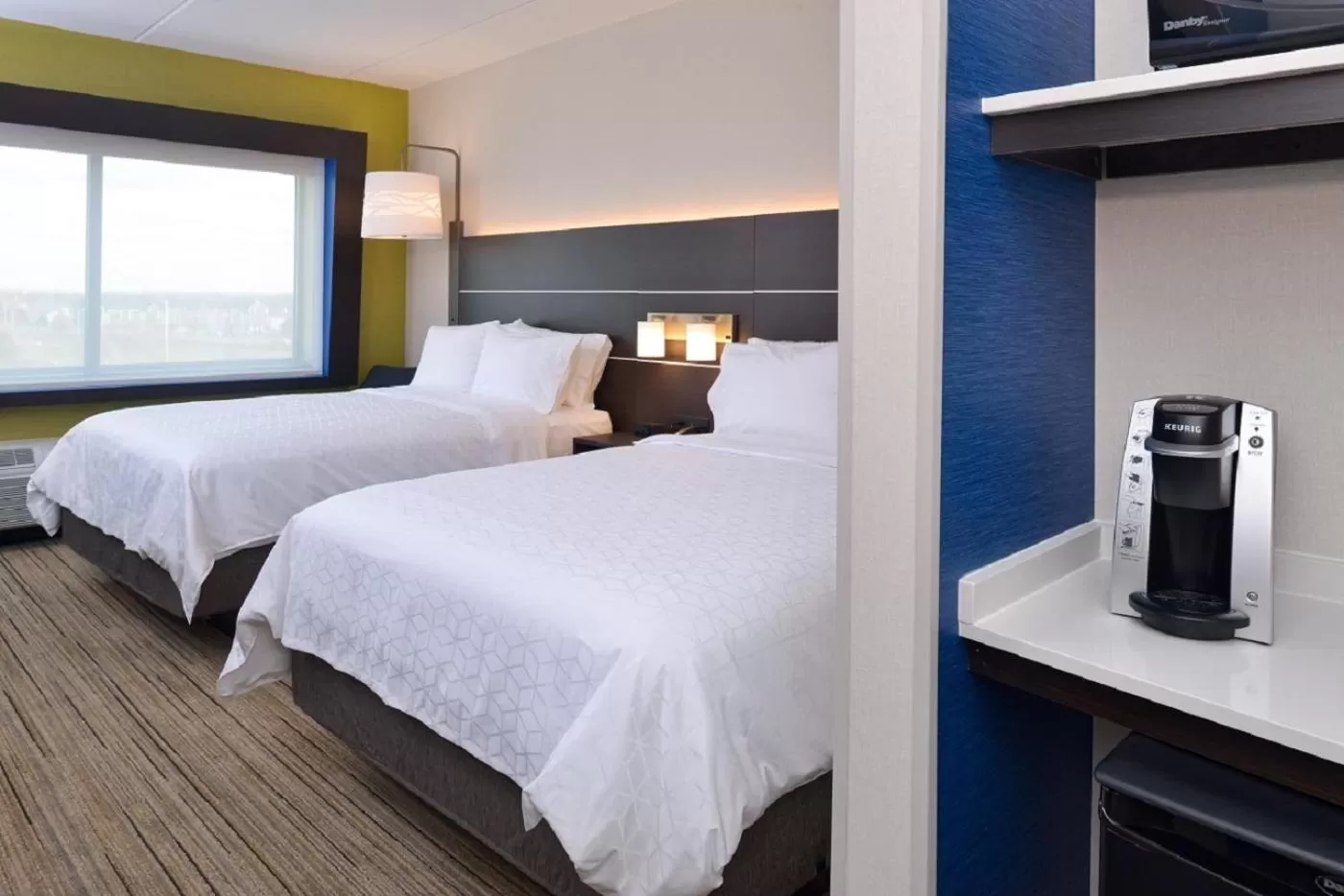 Bed in Holiday Inn Express & Suites - Romeoville - Joliet North by IHG