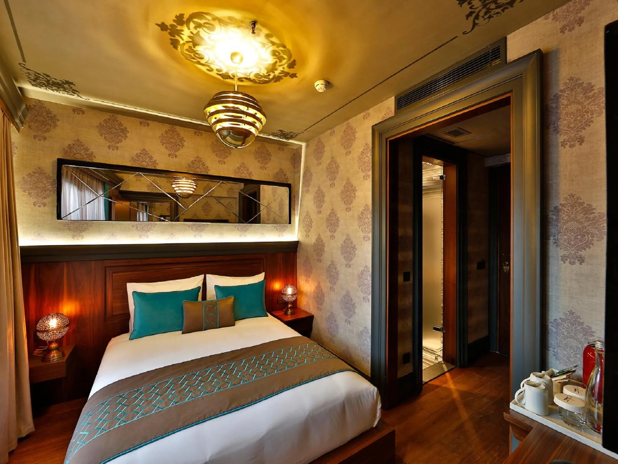 Shower, Bed in Sanat Boutique Hotel Pera