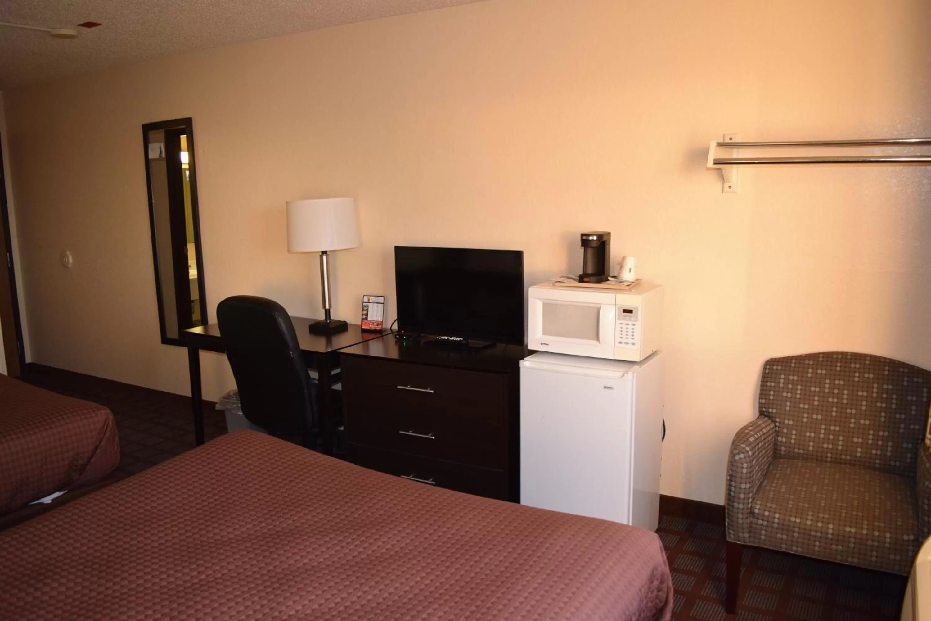 Bed in Super 8 by Wyndham Saginaw