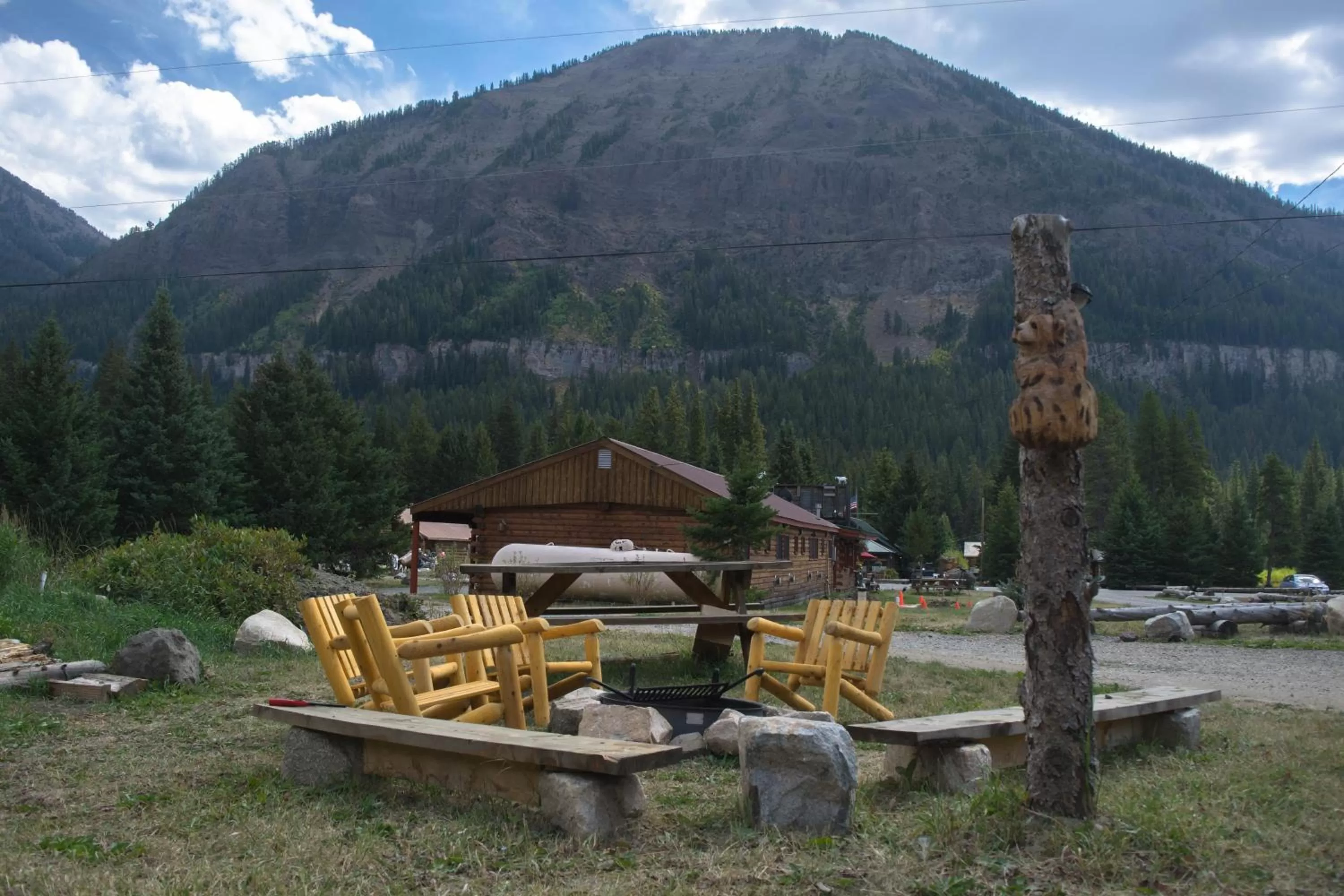 Property building in Silver Gate Lodging