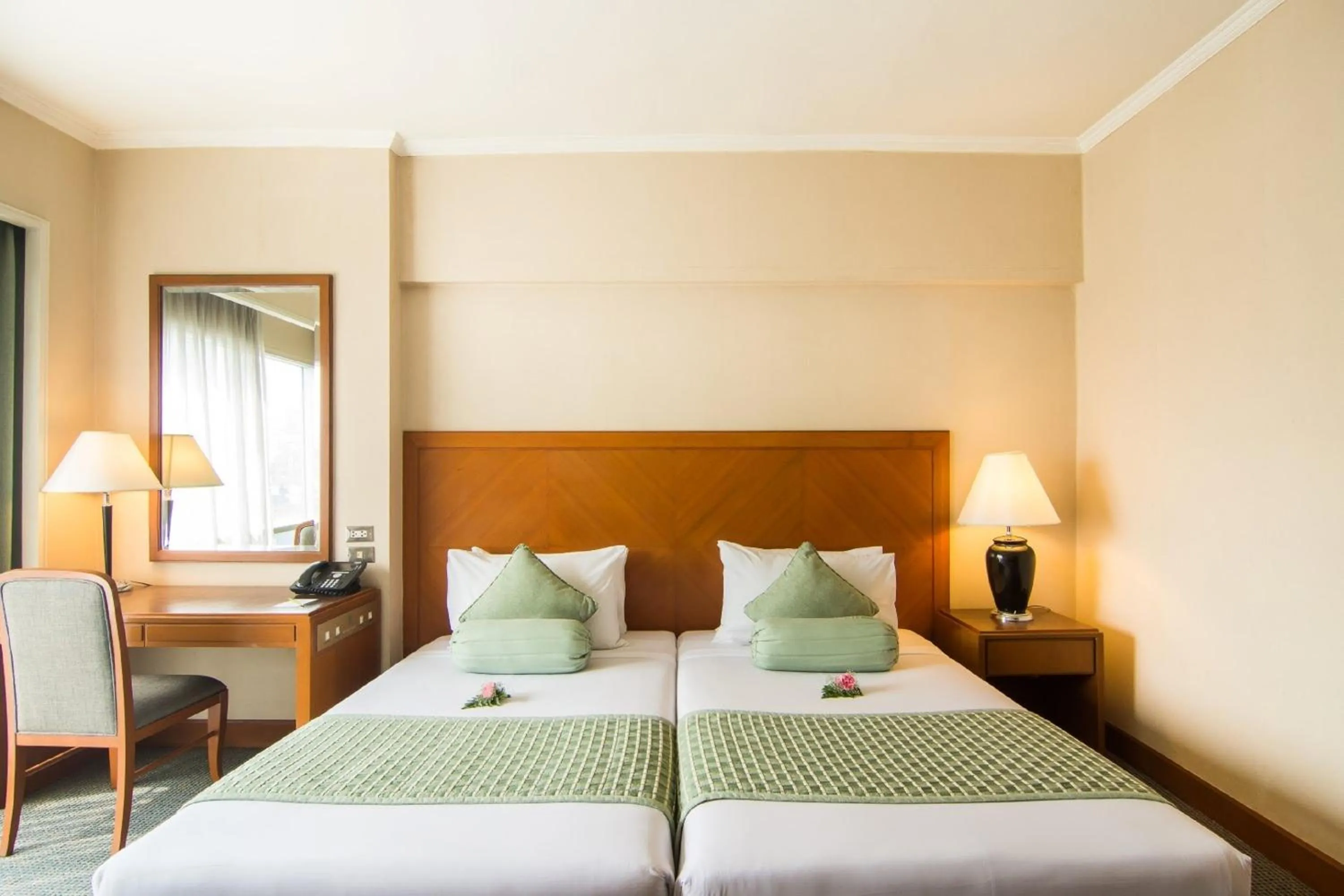 Bedroom, Bed in Bangkok Palace Hotel