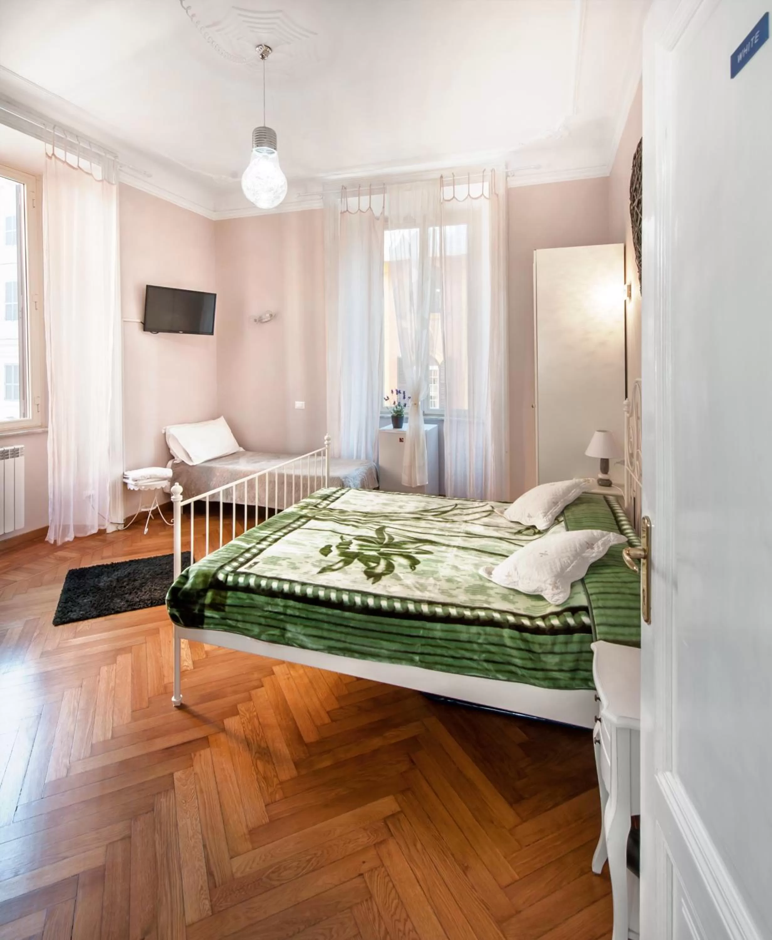 Bed in Sesto Suites Central