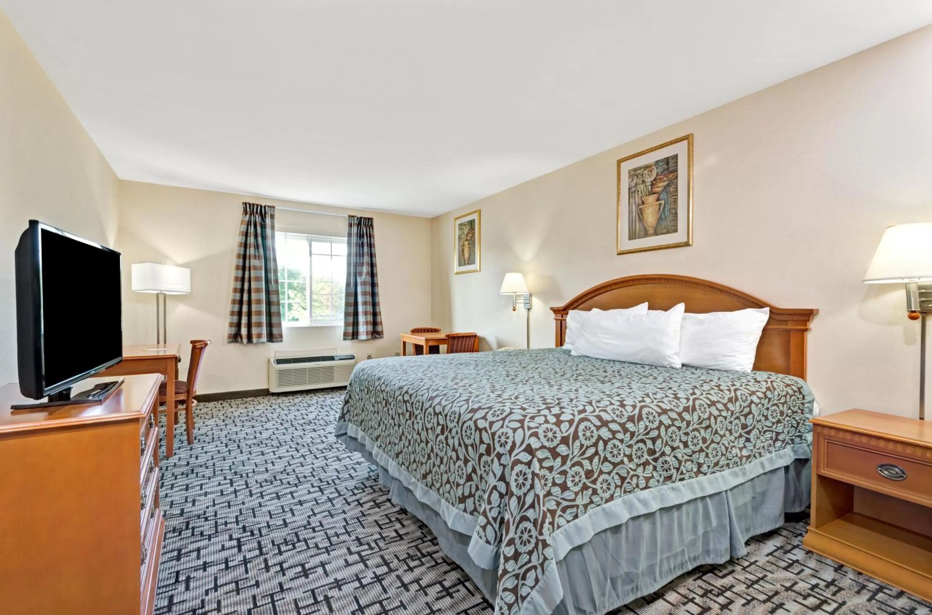 Queen Room - Smoking in Days Inn by Wyndham Bethel - Danbury