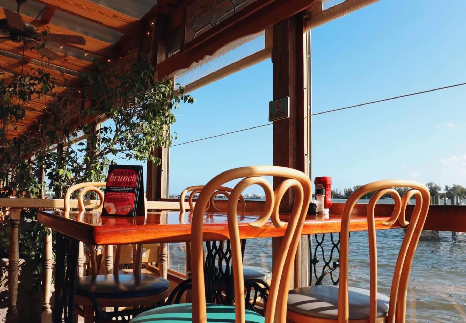 Restaurant/places to eat in Capt Hirams Resort