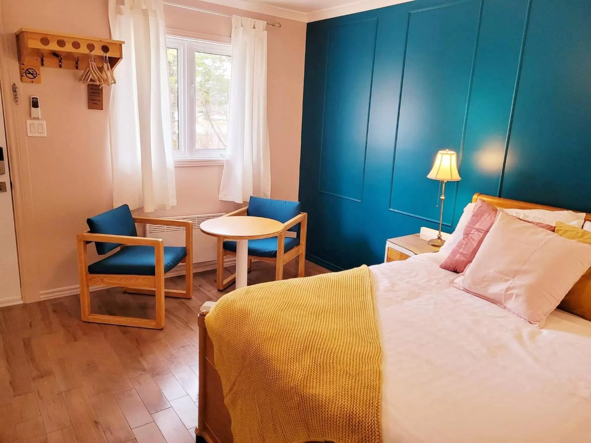 Bed in Motel Abricafé