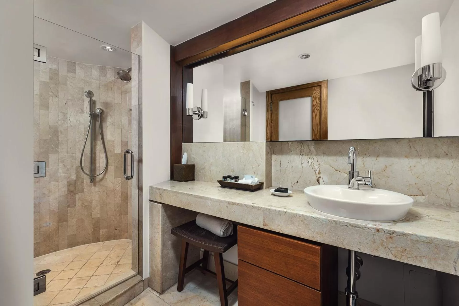 Shower in Costa d'Este Beach Resort & Spa