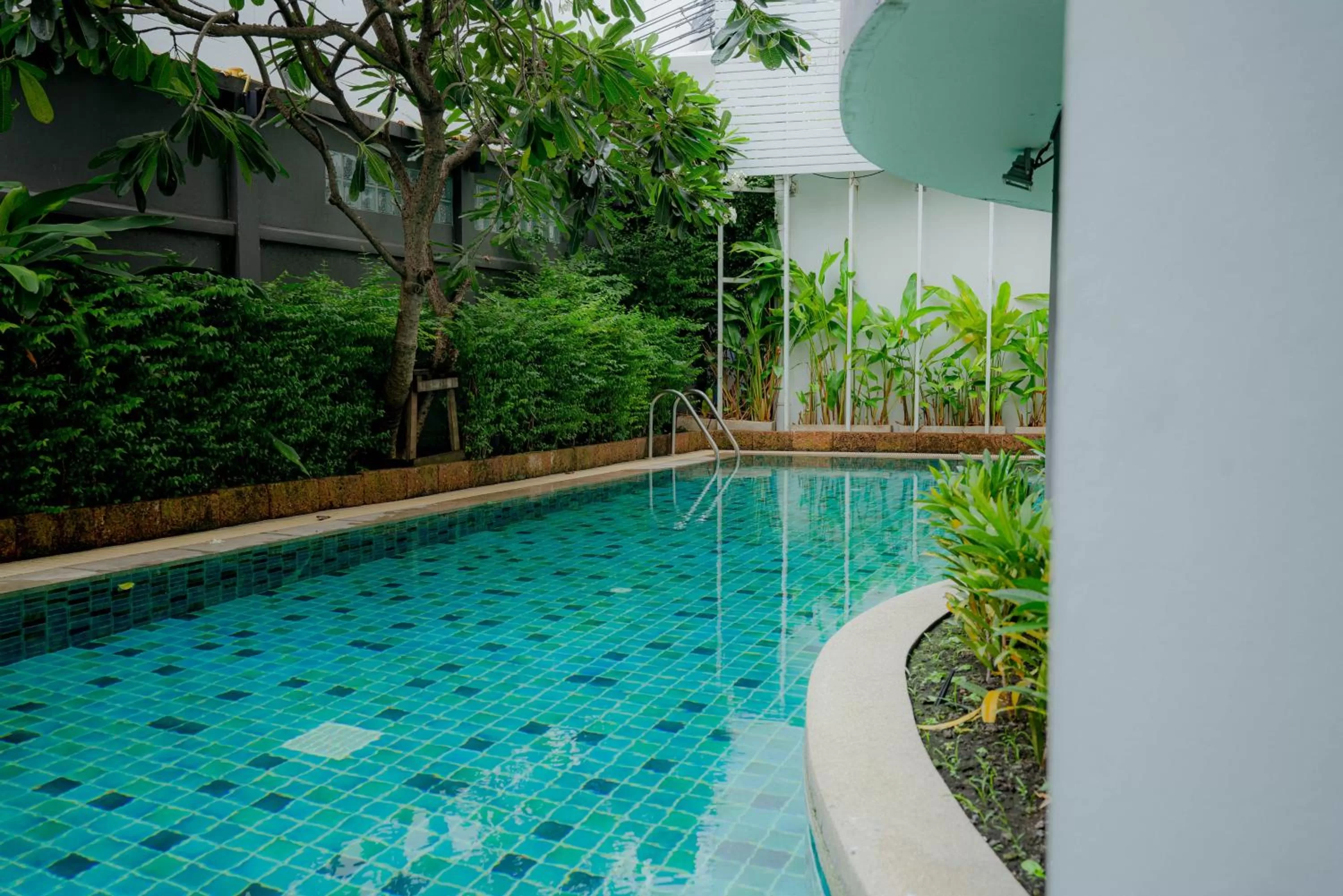Swimming pool in Peace Land Khaosan