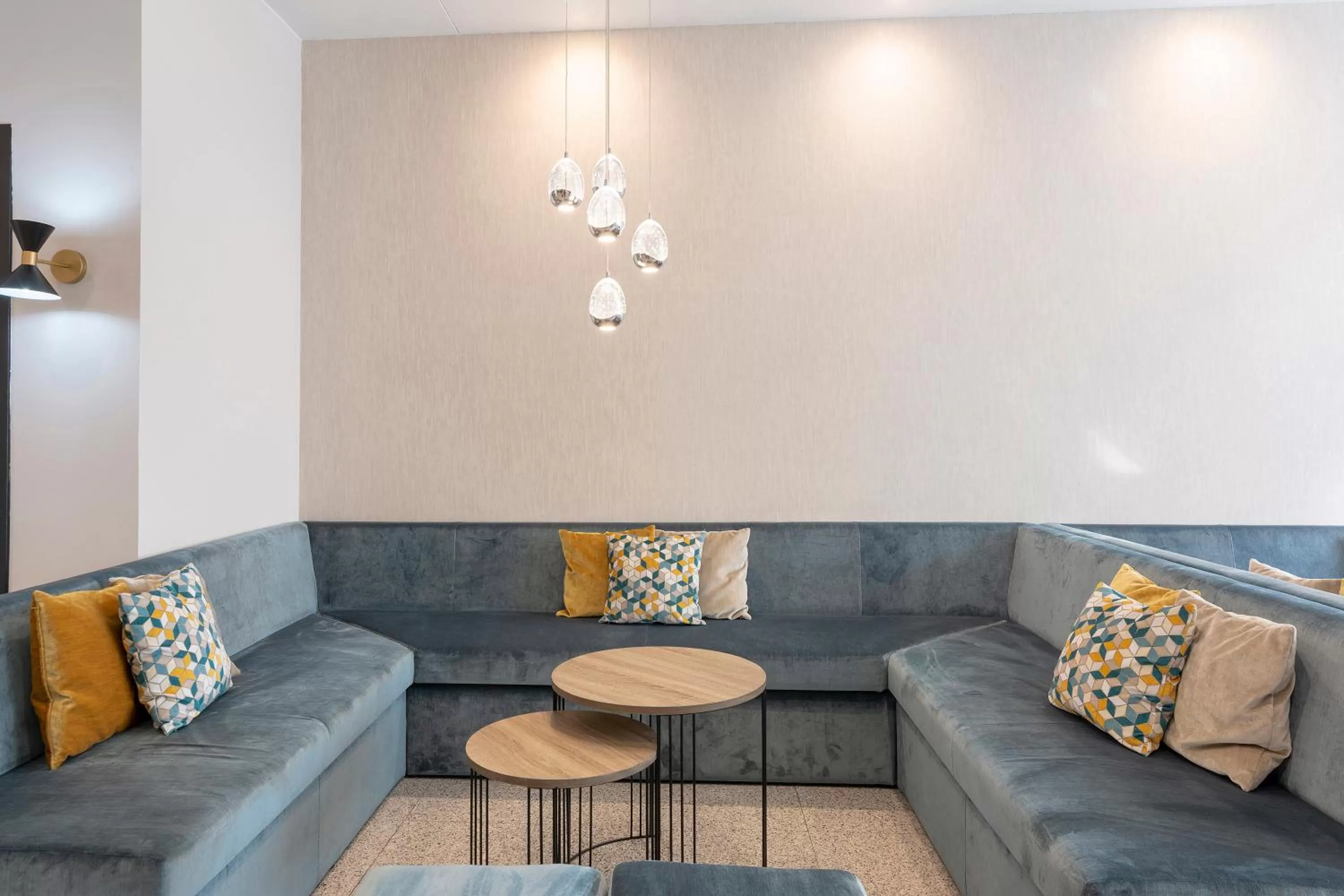 Communal lounge/ TV room in Hotel & Spa Real Jaca