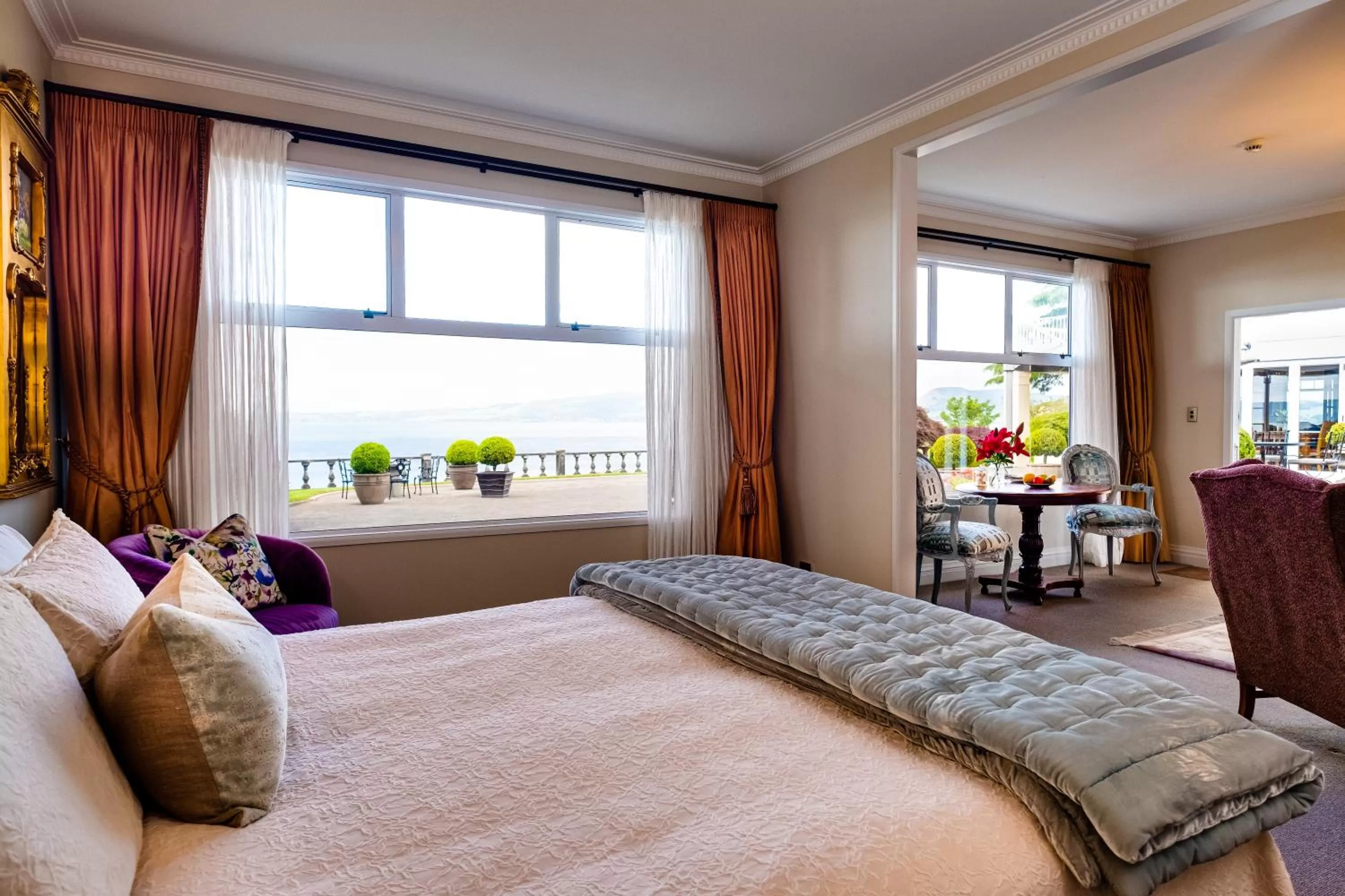 Bedroom, Bed in On The Point - Lake Rotorua