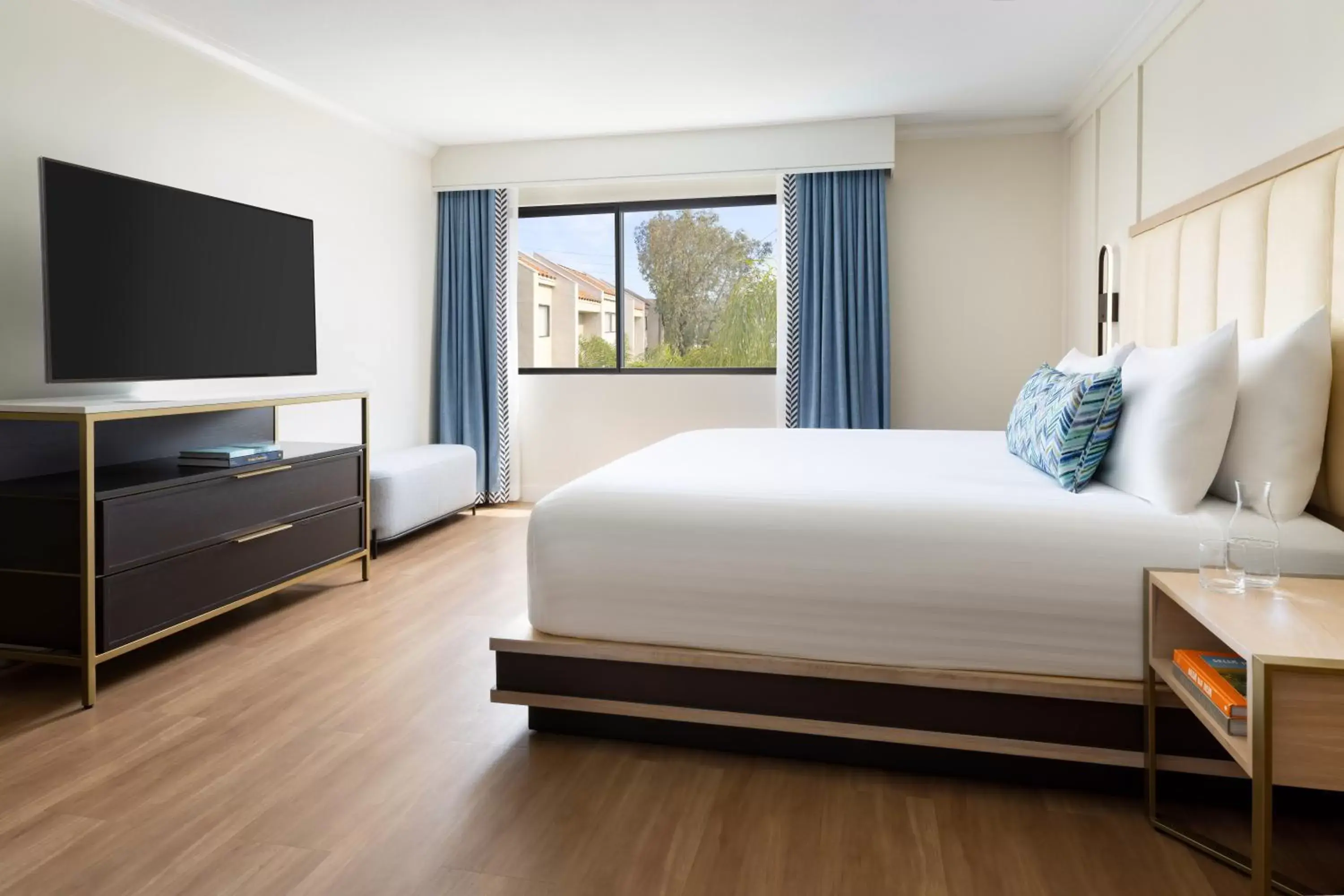 Standard King Room in The Anza-a Calabasas Hotel Standard King Room in The Anza-a Calabasas Hotel