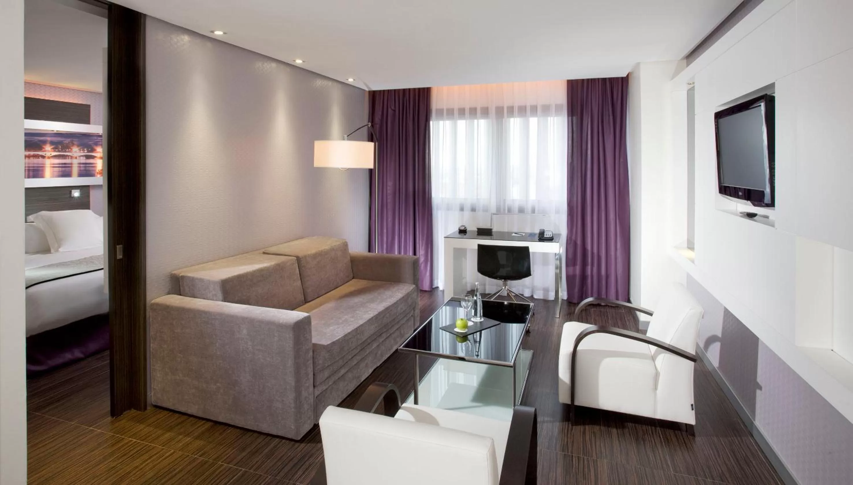 Photo of the whole room, Bed in Melia Lebreros