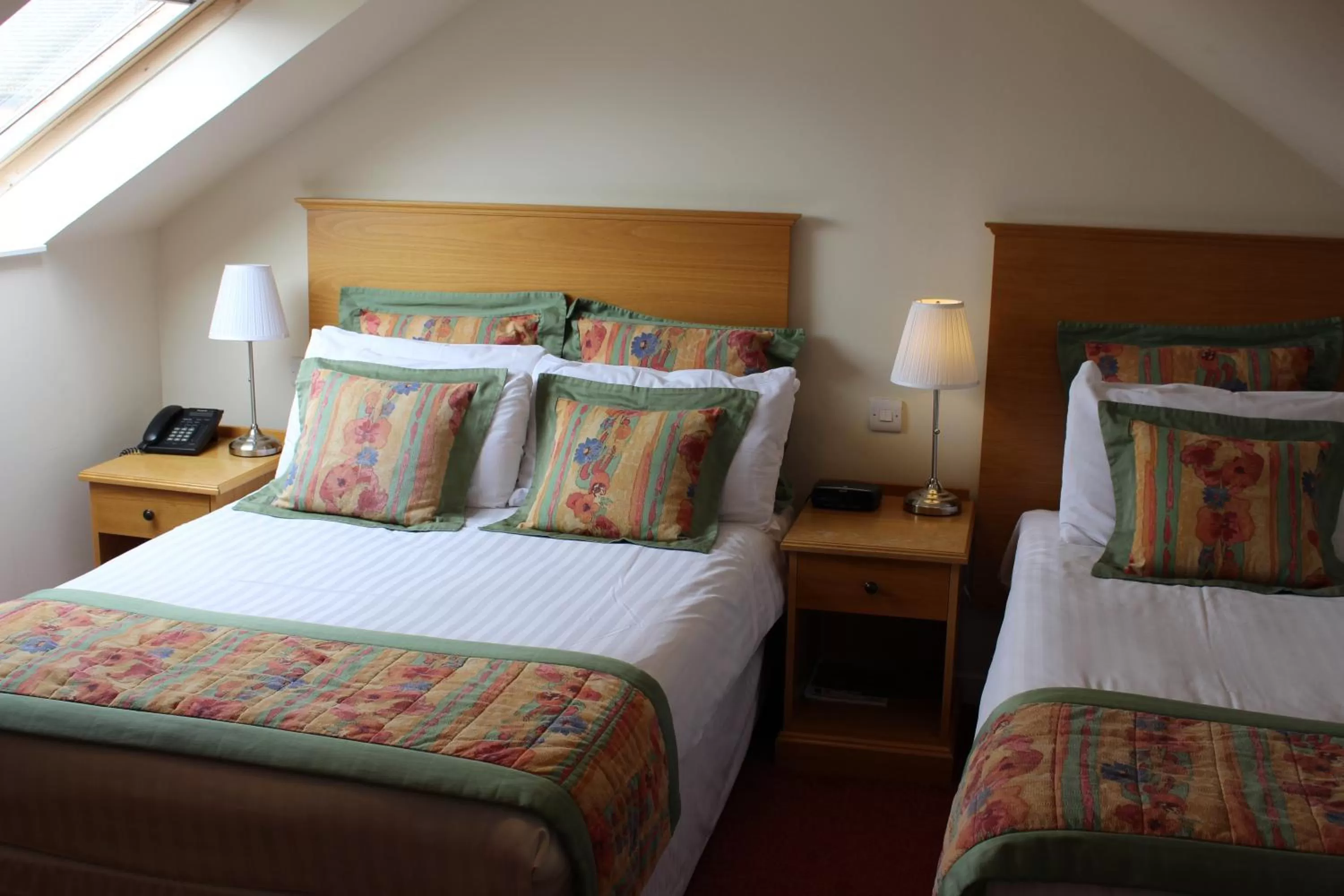 Bedroom, Bed in Horizon Hotel