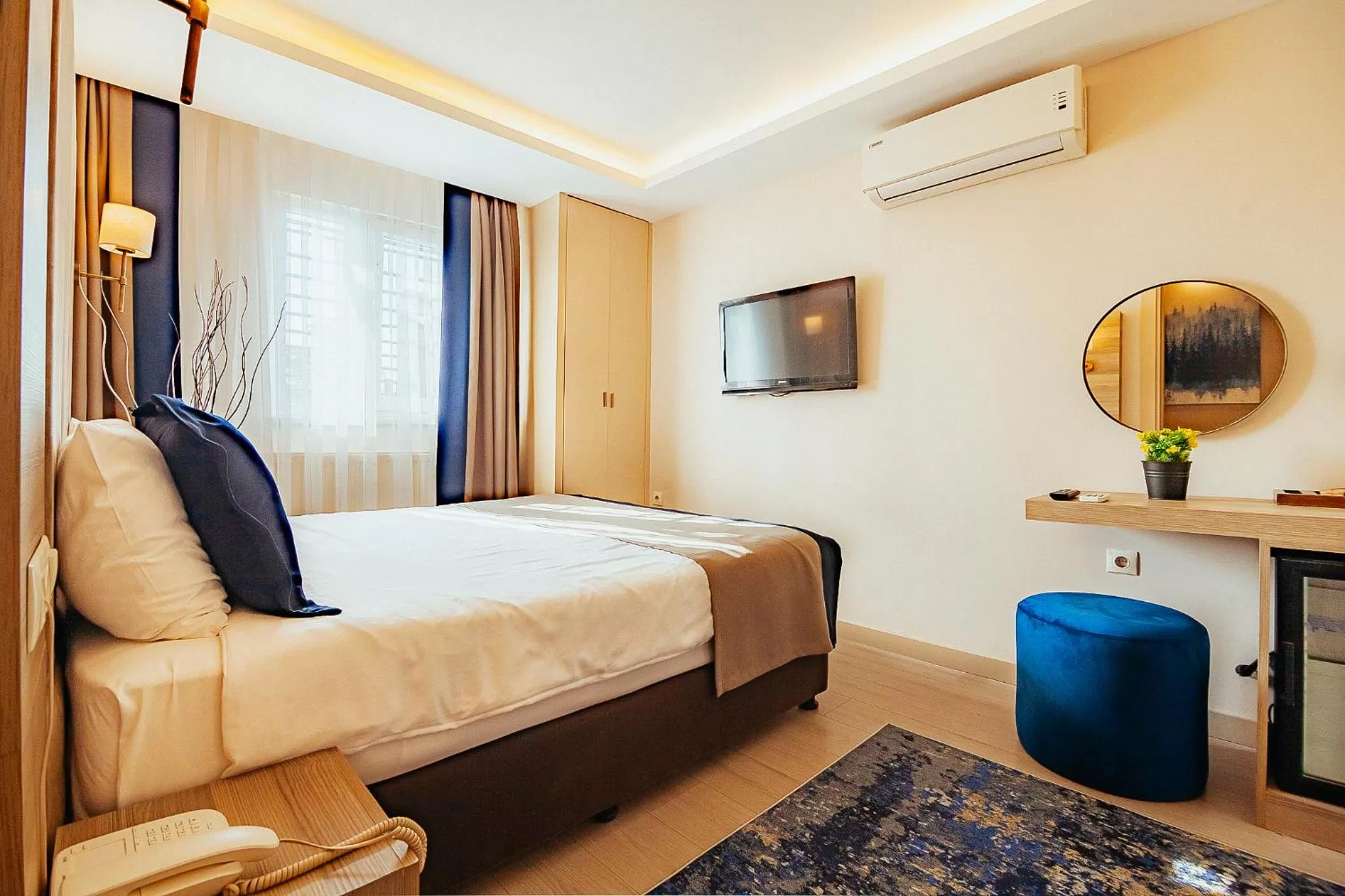 Photo of the whole room, Bed in The Milltown Hotel