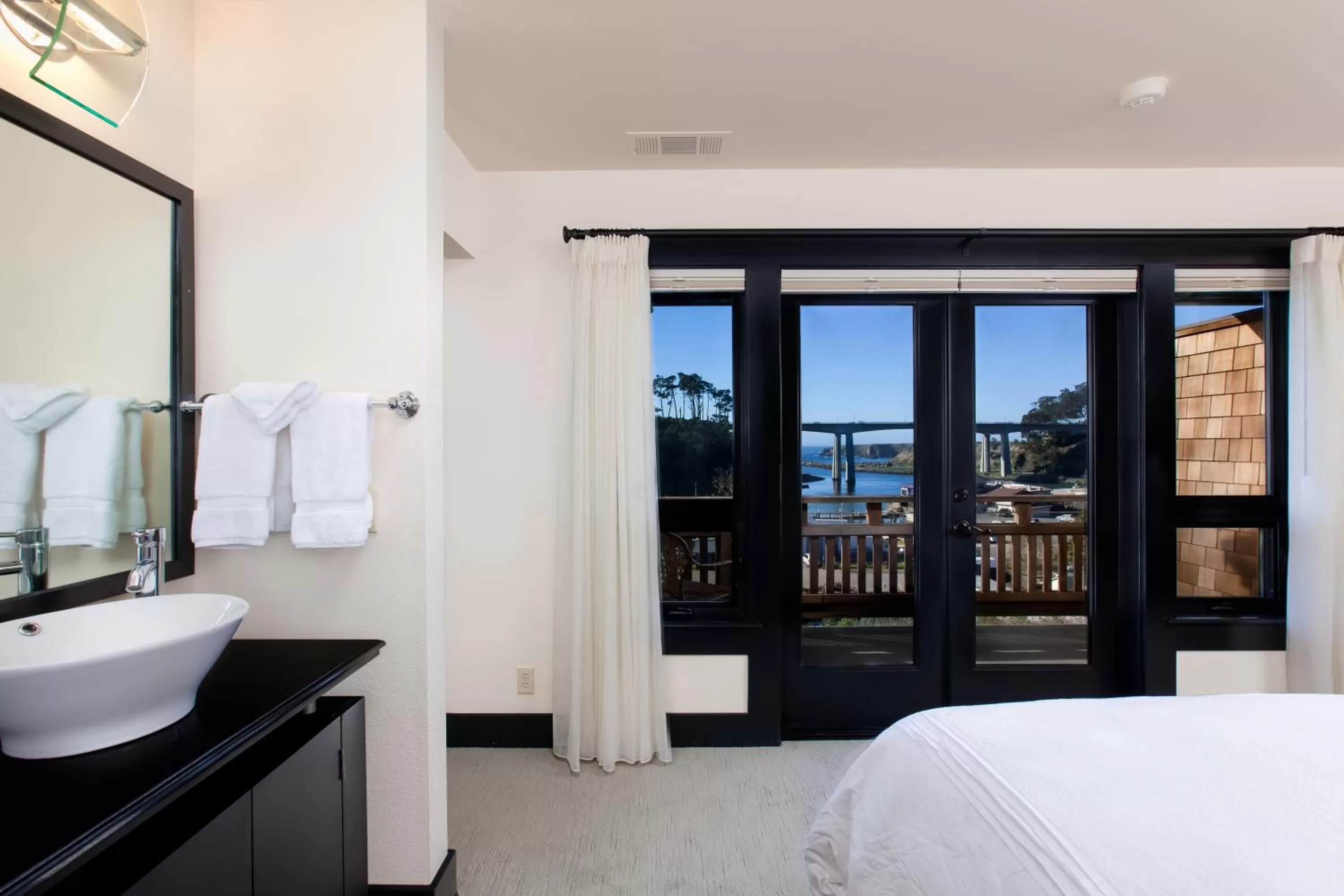 View (from property/room), Bed in Noyo Harbor Inn