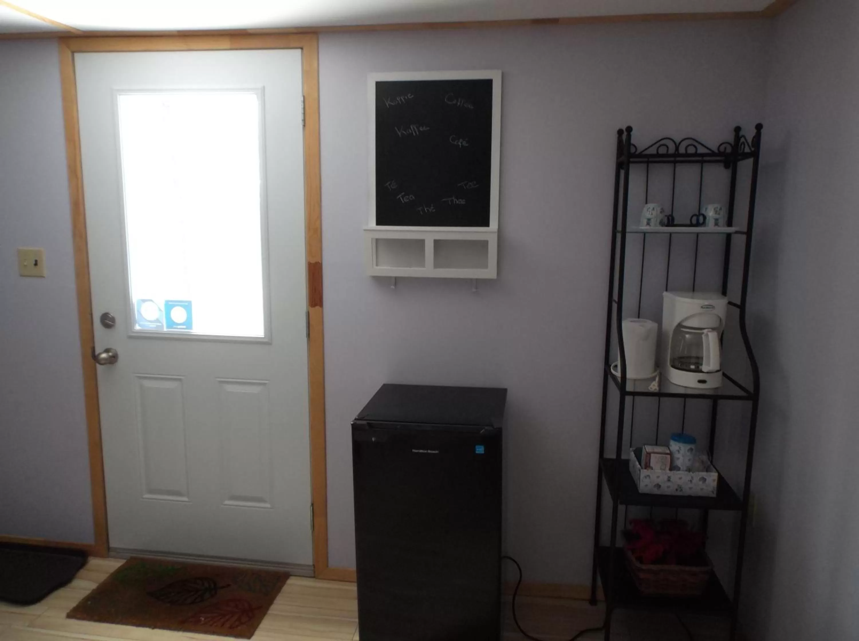 Facade/entrance, TV/Entertainment Center in Bed and Breakfast Comfy & Cozy