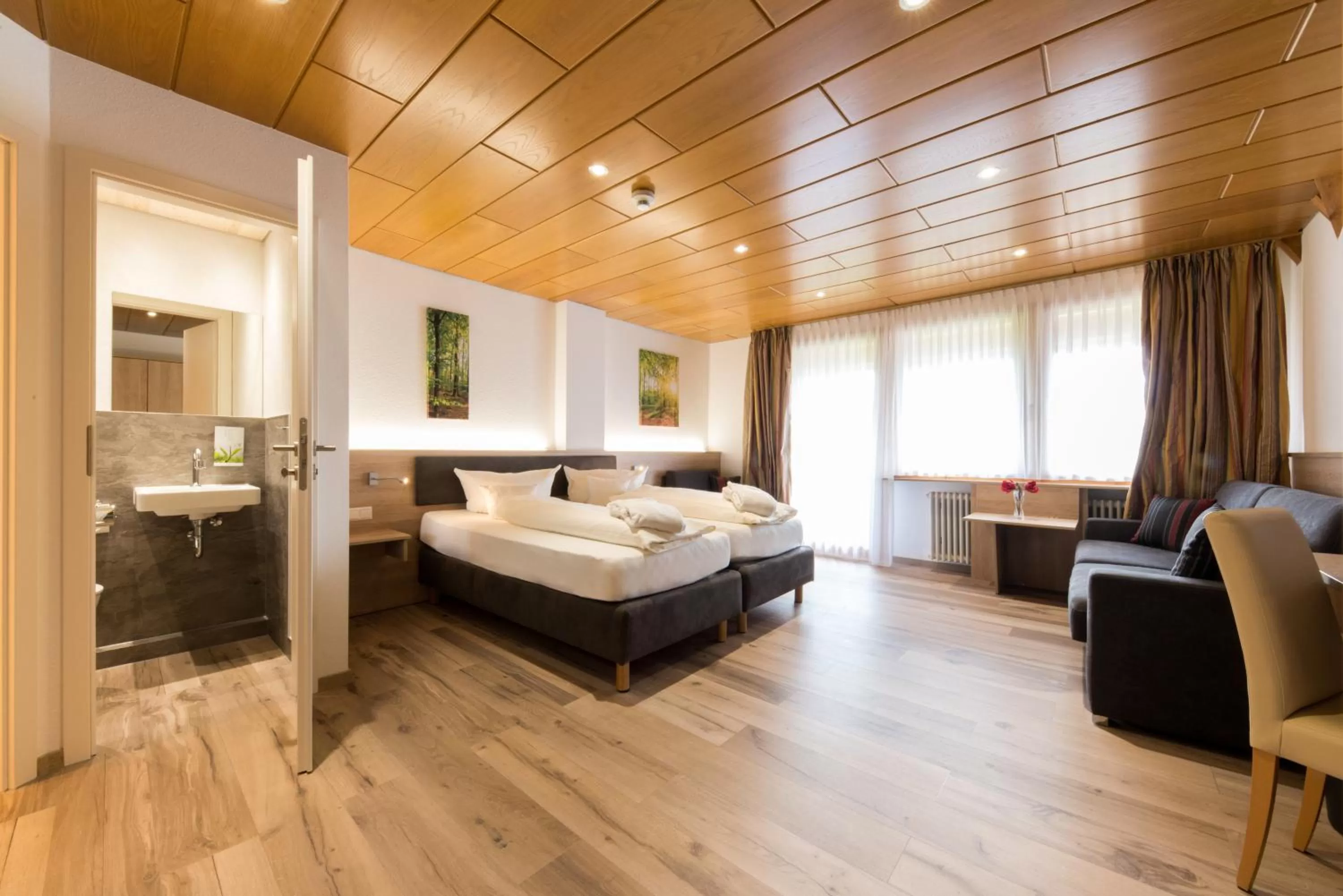 Photo of the whole room, Bed in Wellnesshotel Sonnenhof & Sonnhalde