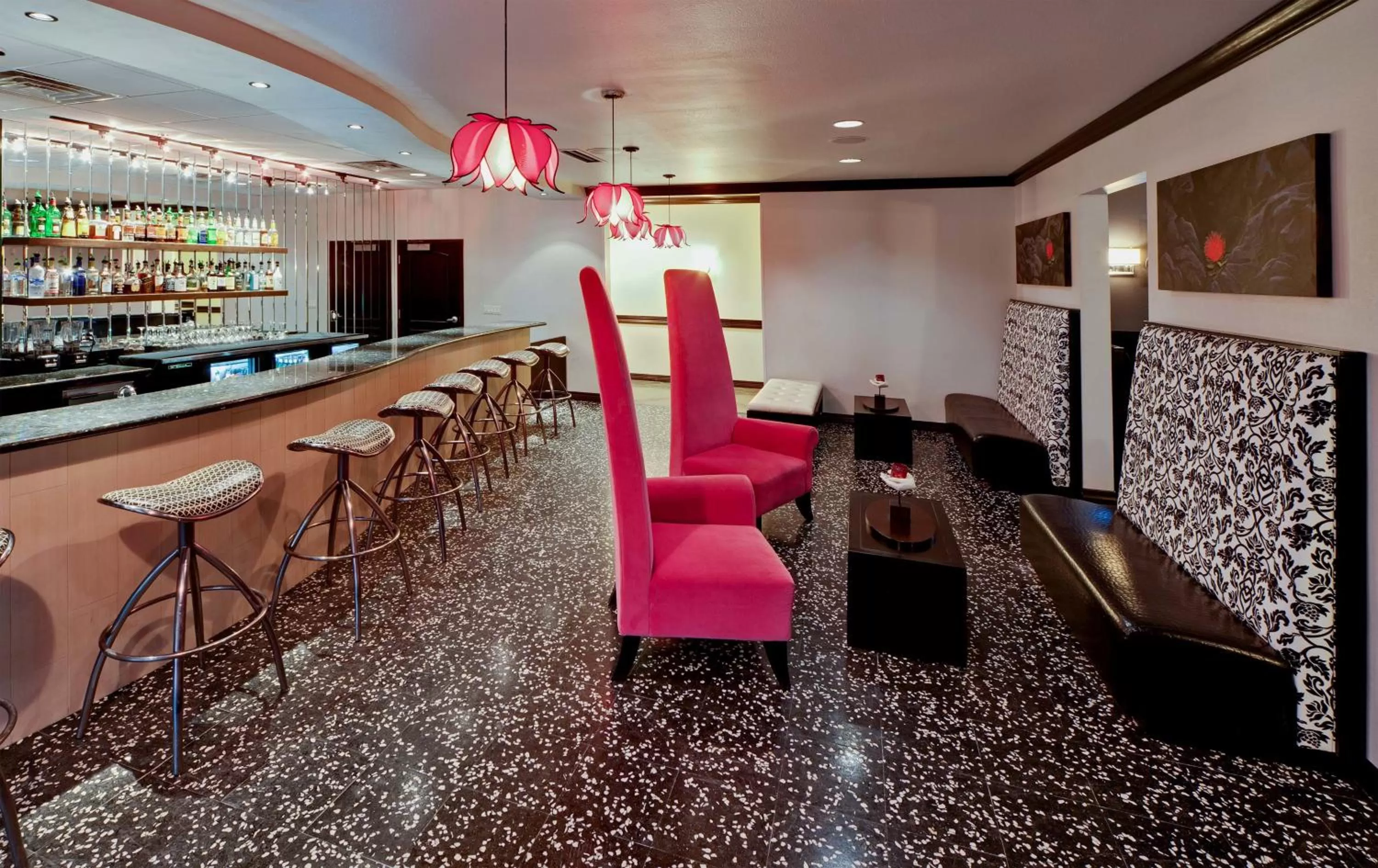 Lounge or bar in Hawthorn Suites by Wyndham Lubbock