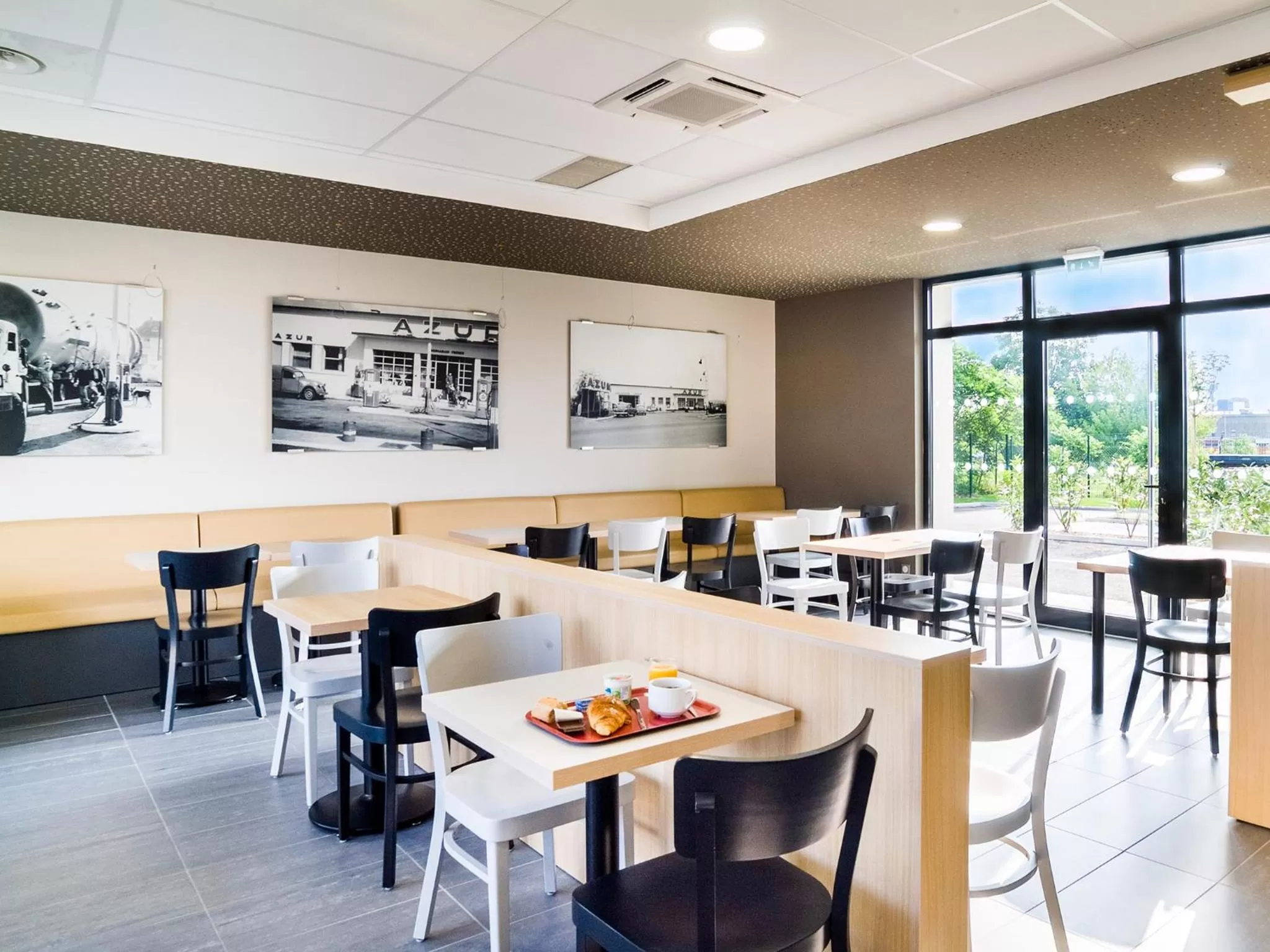 Restaurant/places to eat in B&B HOTEL Colmar Expo