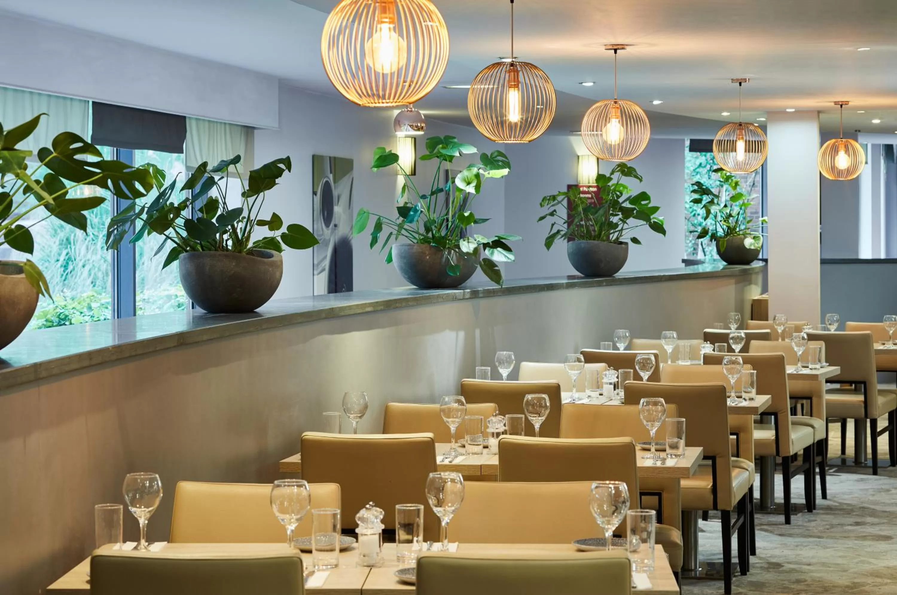 Restaurant/places to eat in Leonardo London Heathrow Airport