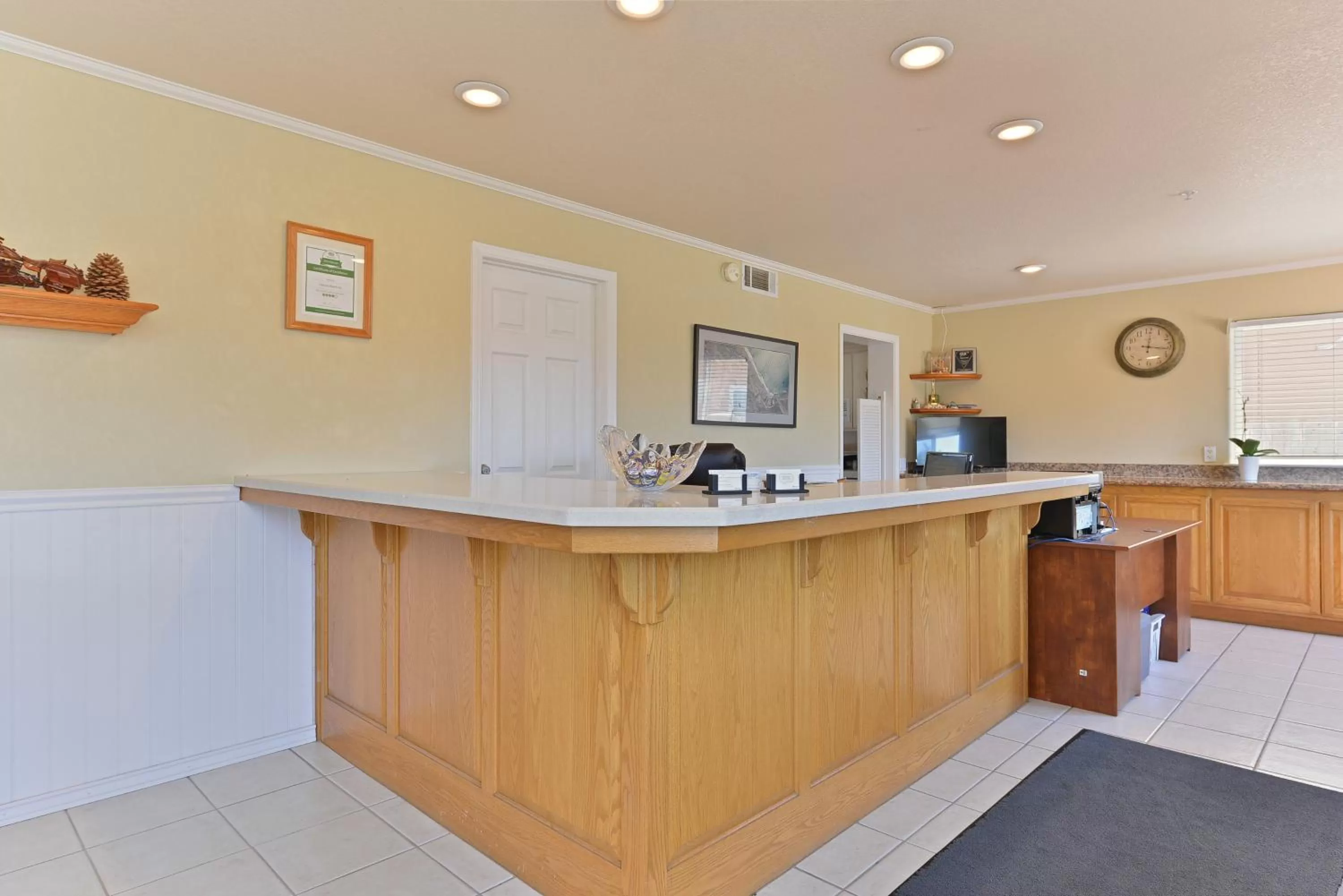 Lobby or reception in Cayucos Beach Inn