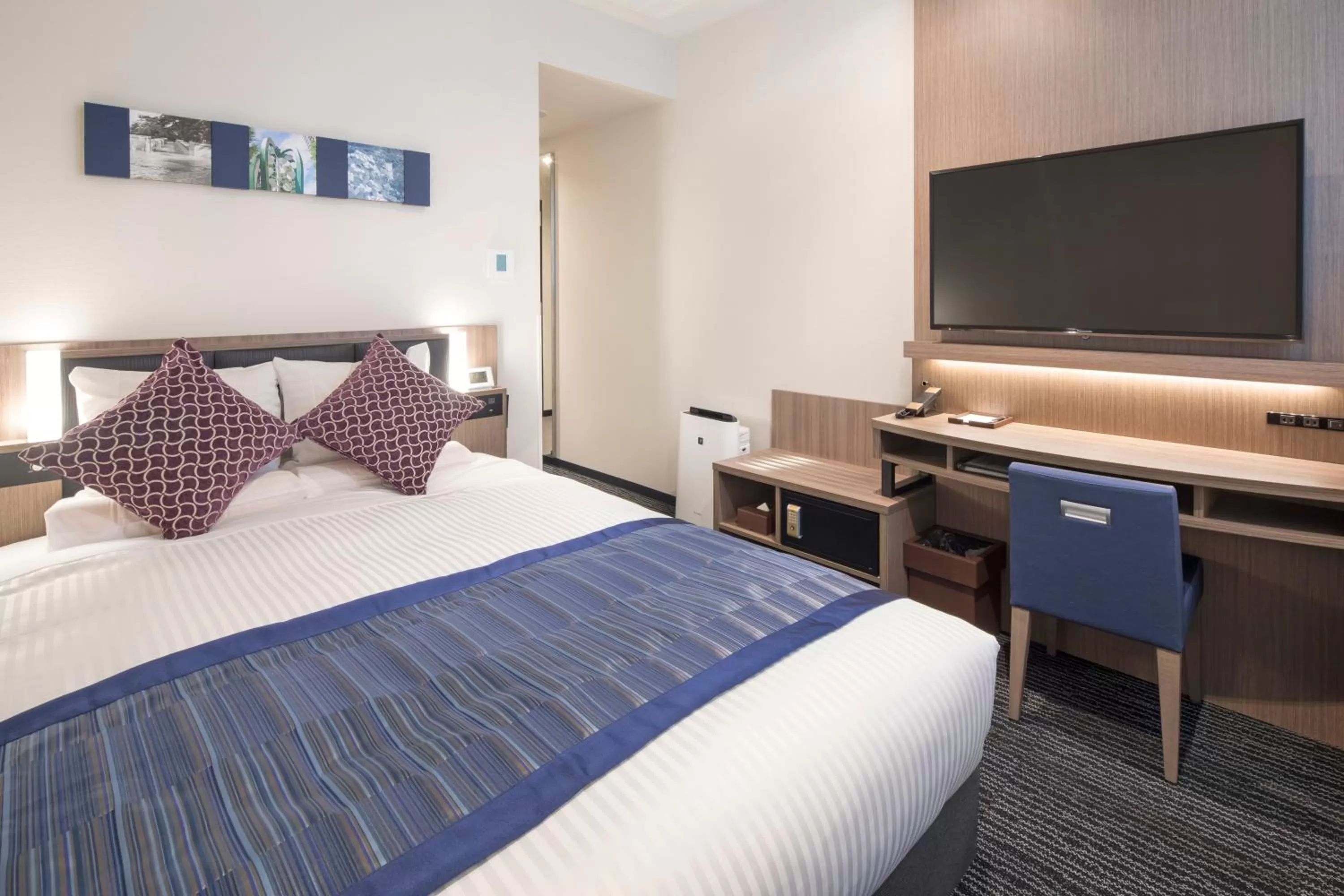 Photo of the whole room, Bed in Hotel Mystays Gotanda Station