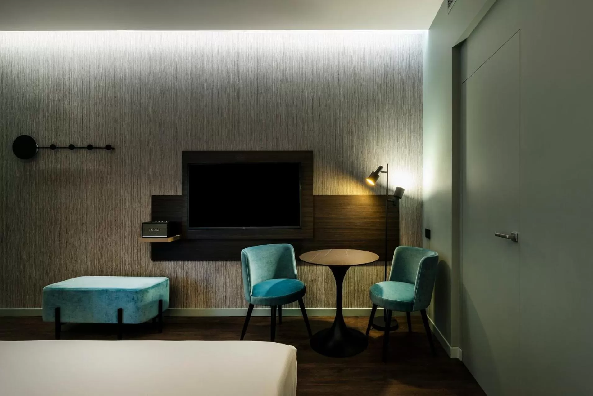 TV and multimedia, Bed in Hotel Mealba