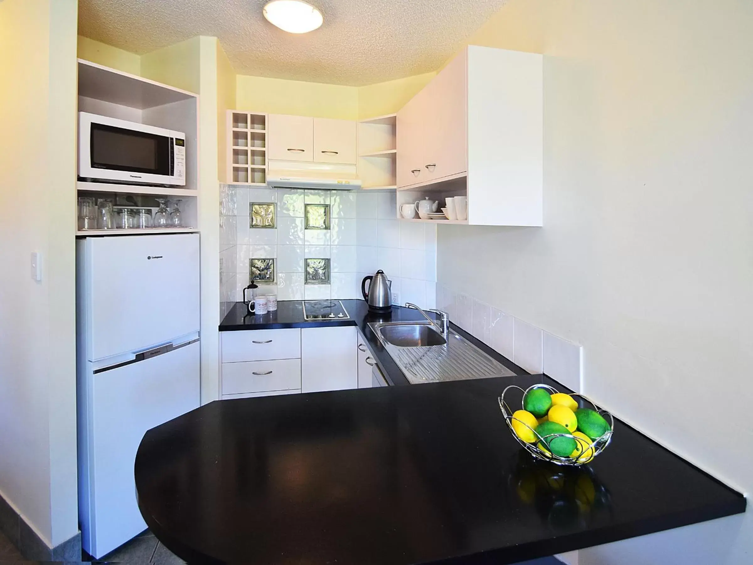 One-Bedroom Apartment with Balcony in Noosa River Sandy Shores One-Bedroom Apartment with Balcony in Noosa River Sandy Shores