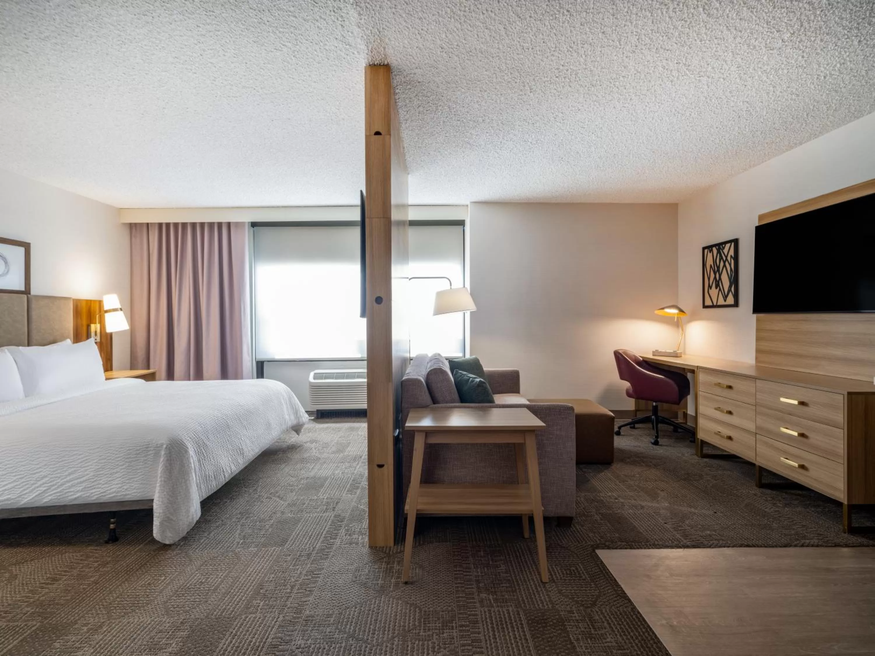 Bed in Staybridge Suites Chicago O'Hare - Rosemont by IHG