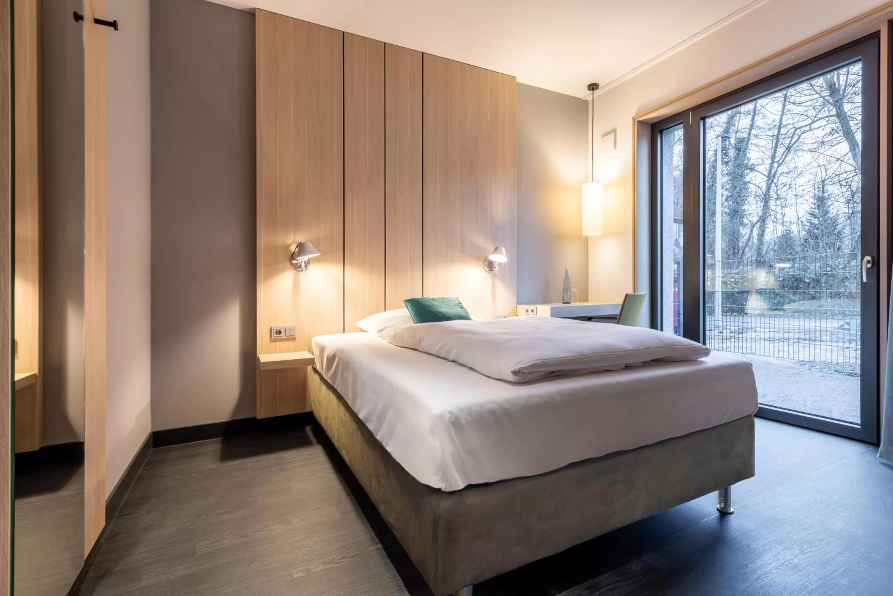 Photo of the whole room, Bed in Serways Hotel Hösel