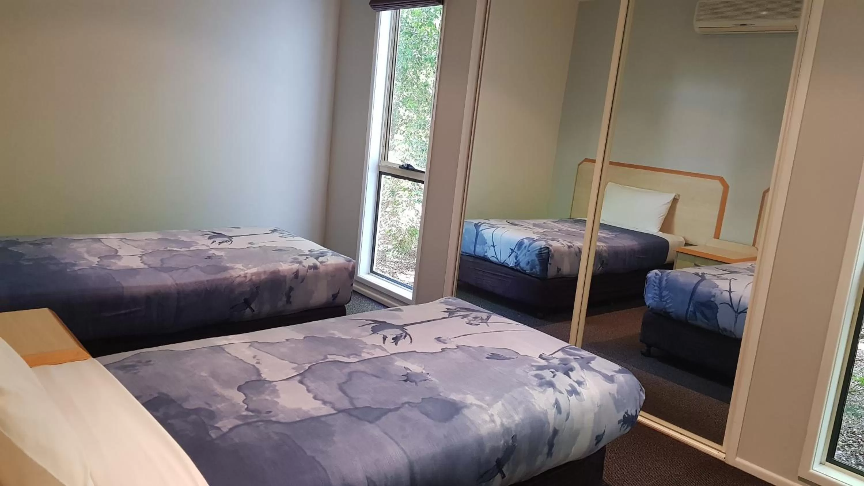 Bed in Red Bridge Motor Inn