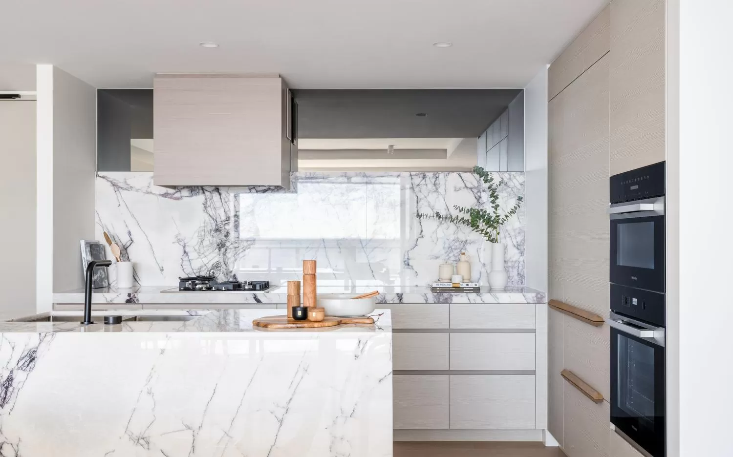 Kitchen or kitchenette in The Langham, Gold Coast and Jewel Residences