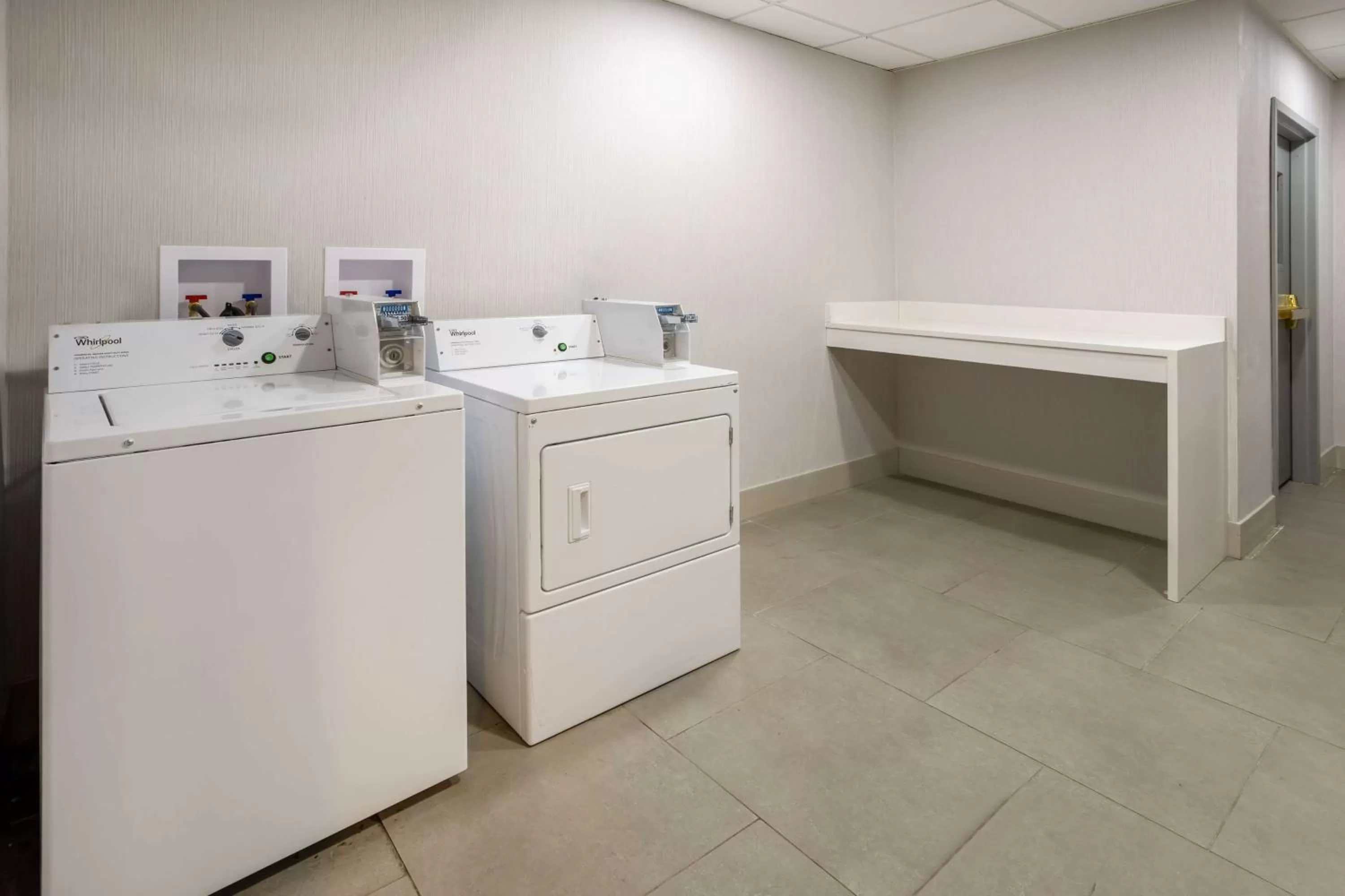 Photo of the whole room in Wingate by Wyndham Waldorf - Washington DC Area