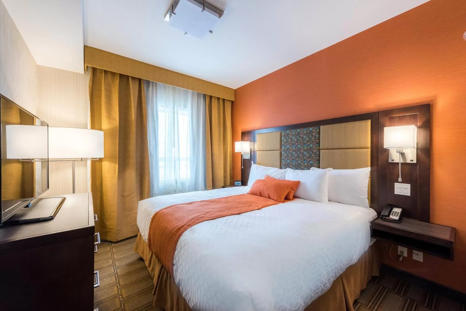 Bed in Best Western Plus Chateau Fort St. John