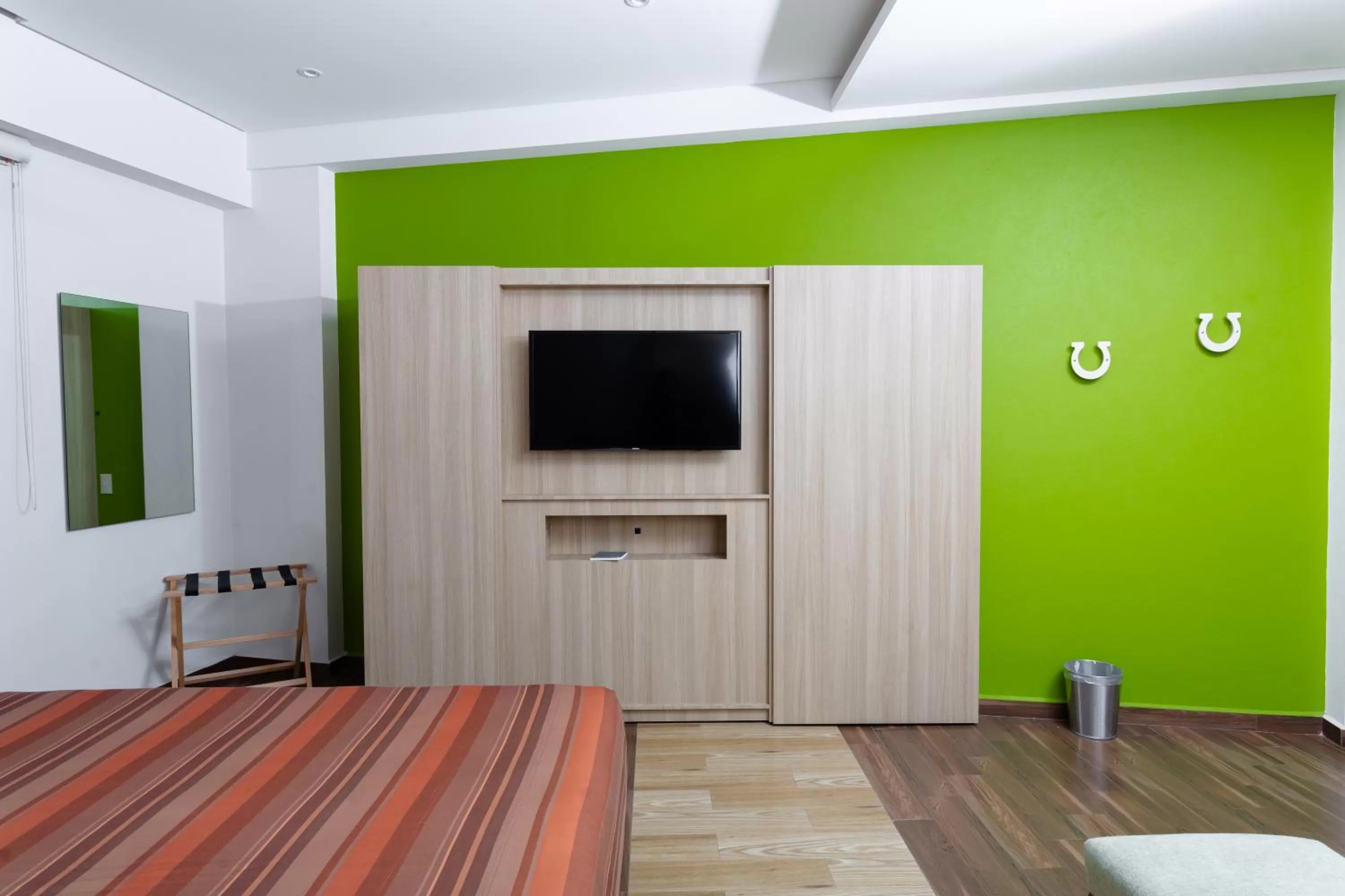 TV and multimedia, Bed in Hotel Xcoco Inn