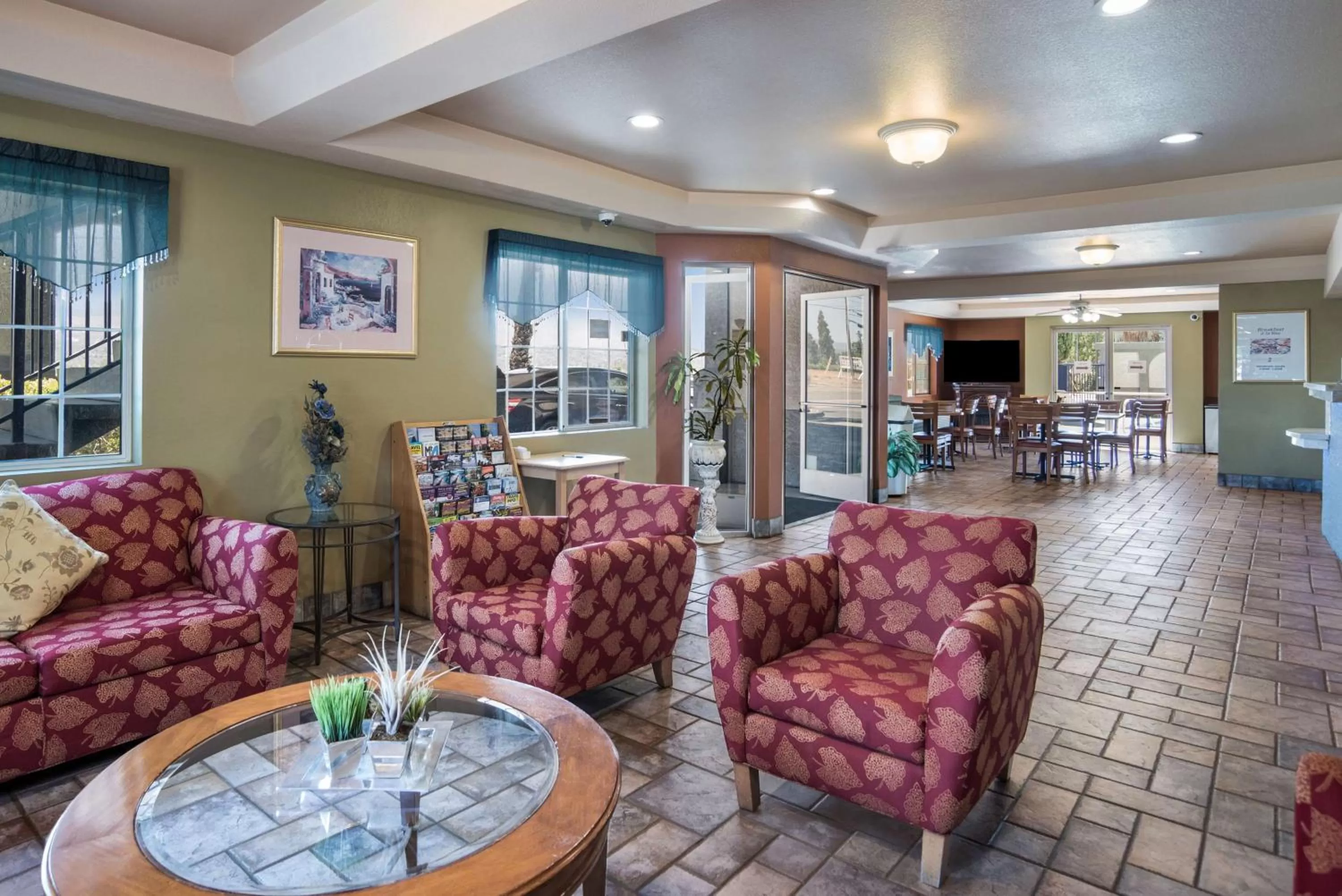 Lobby or reception in SureStay Hotel by Best Western Ukiah