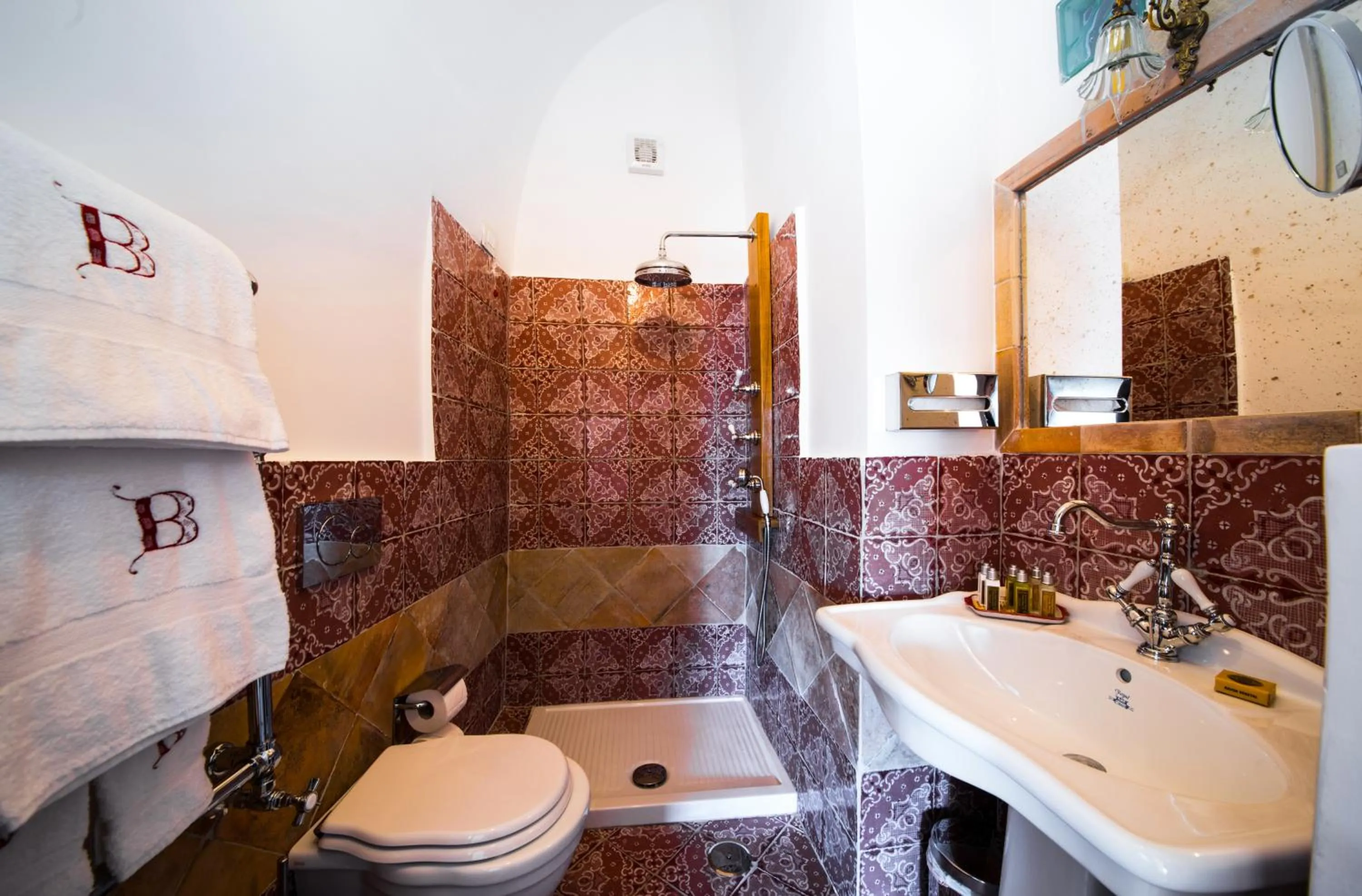 Toilet in Badia Santa Maria de' Olearia