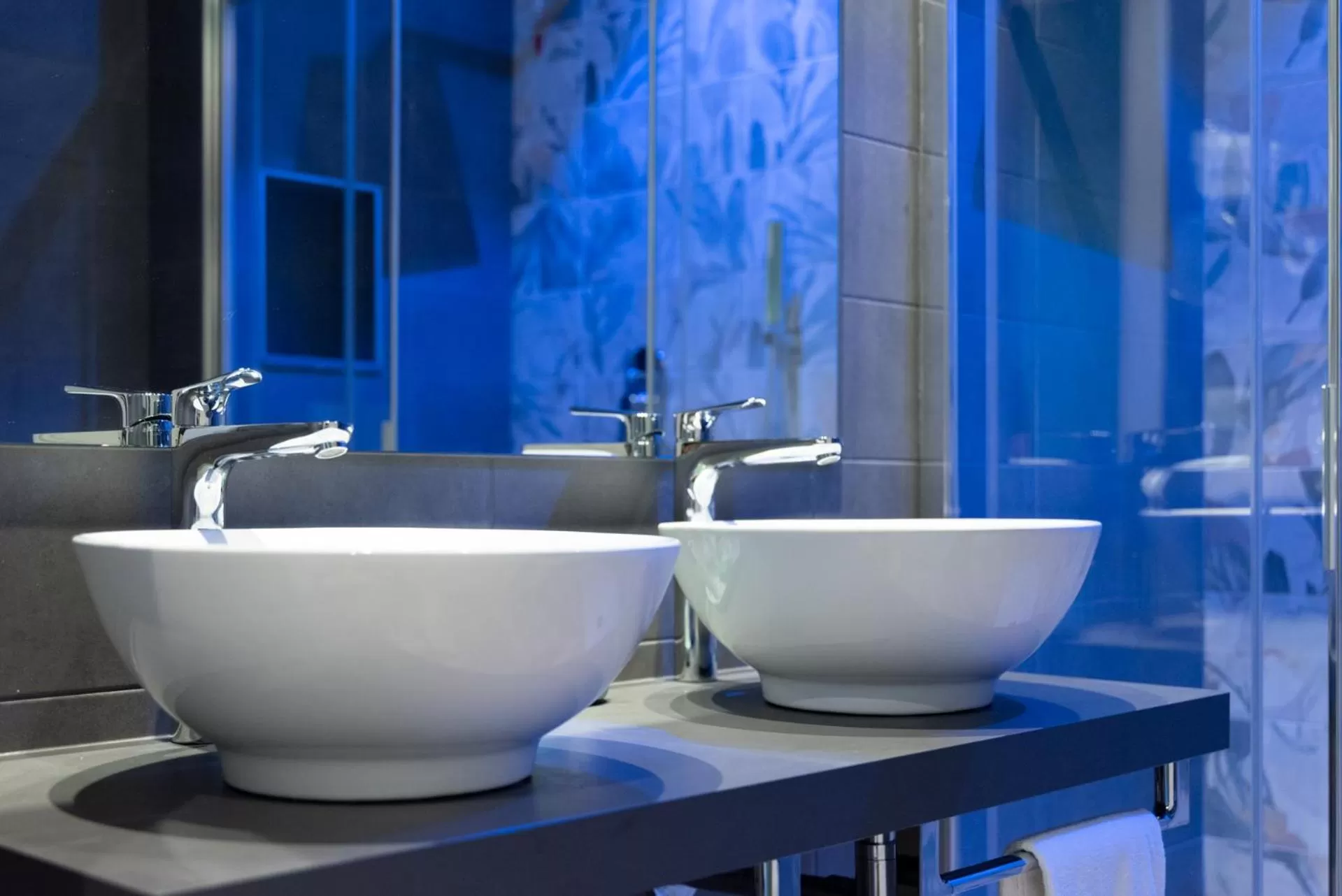 Shower in Hotel Monte Rosa