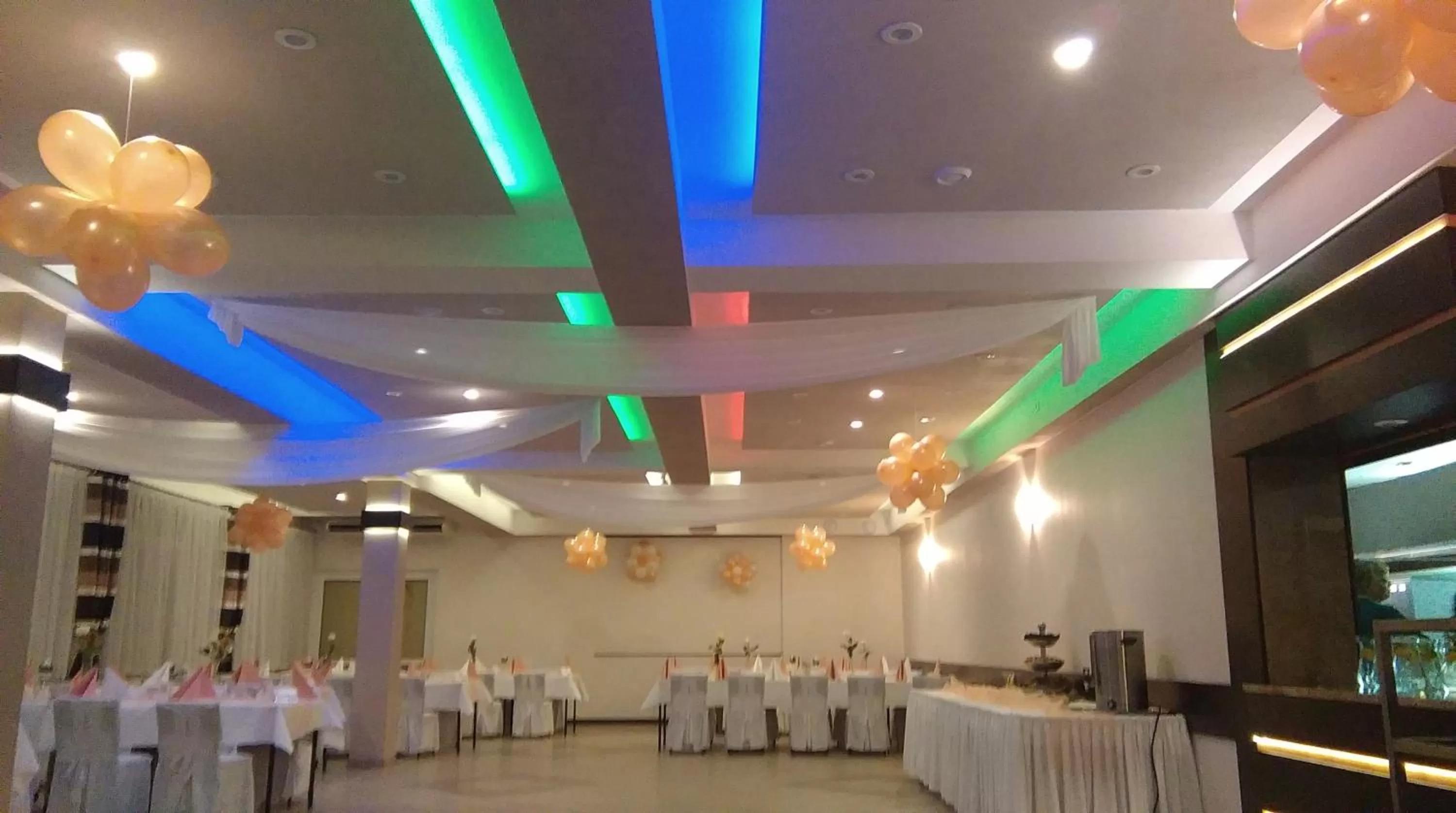 Restaurant/places to eat in HOTEL ODR