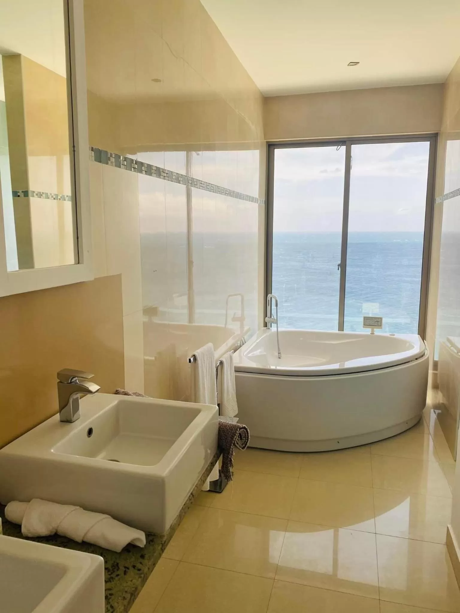 Hot Tub in Fogo Boutique Hotel